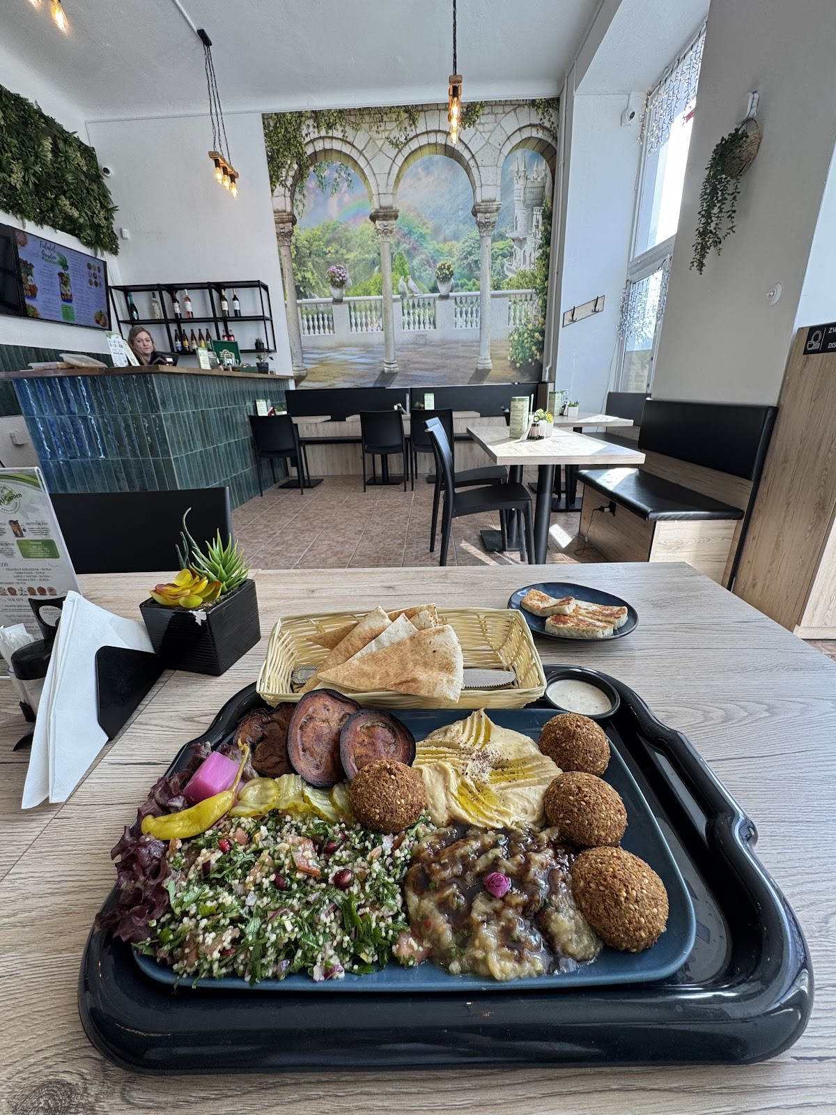 Falafel Garden & Mezze: food & drinks