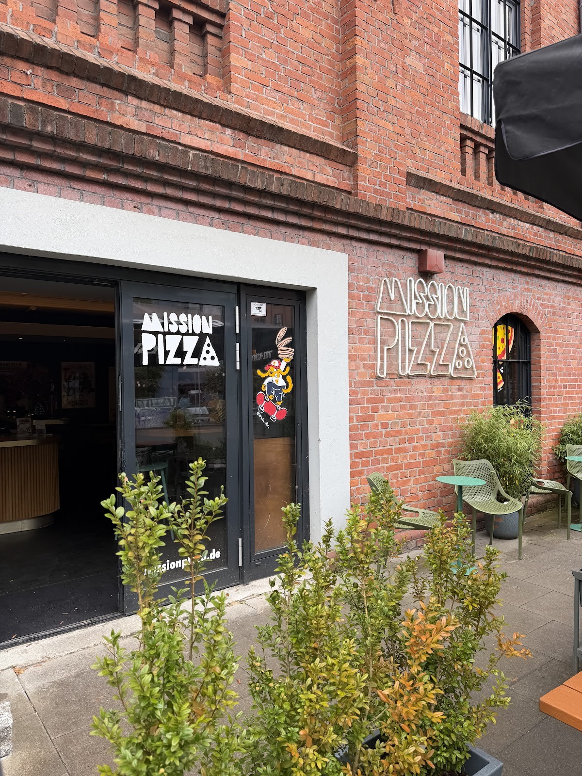 MISSION PIZZA - Restaurant & Delivery: the place
