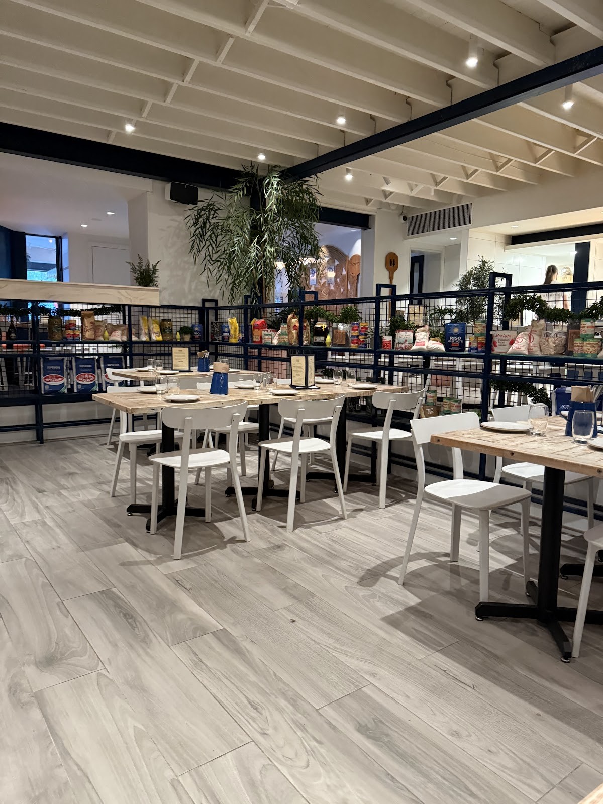 Motza Pizza: the place
