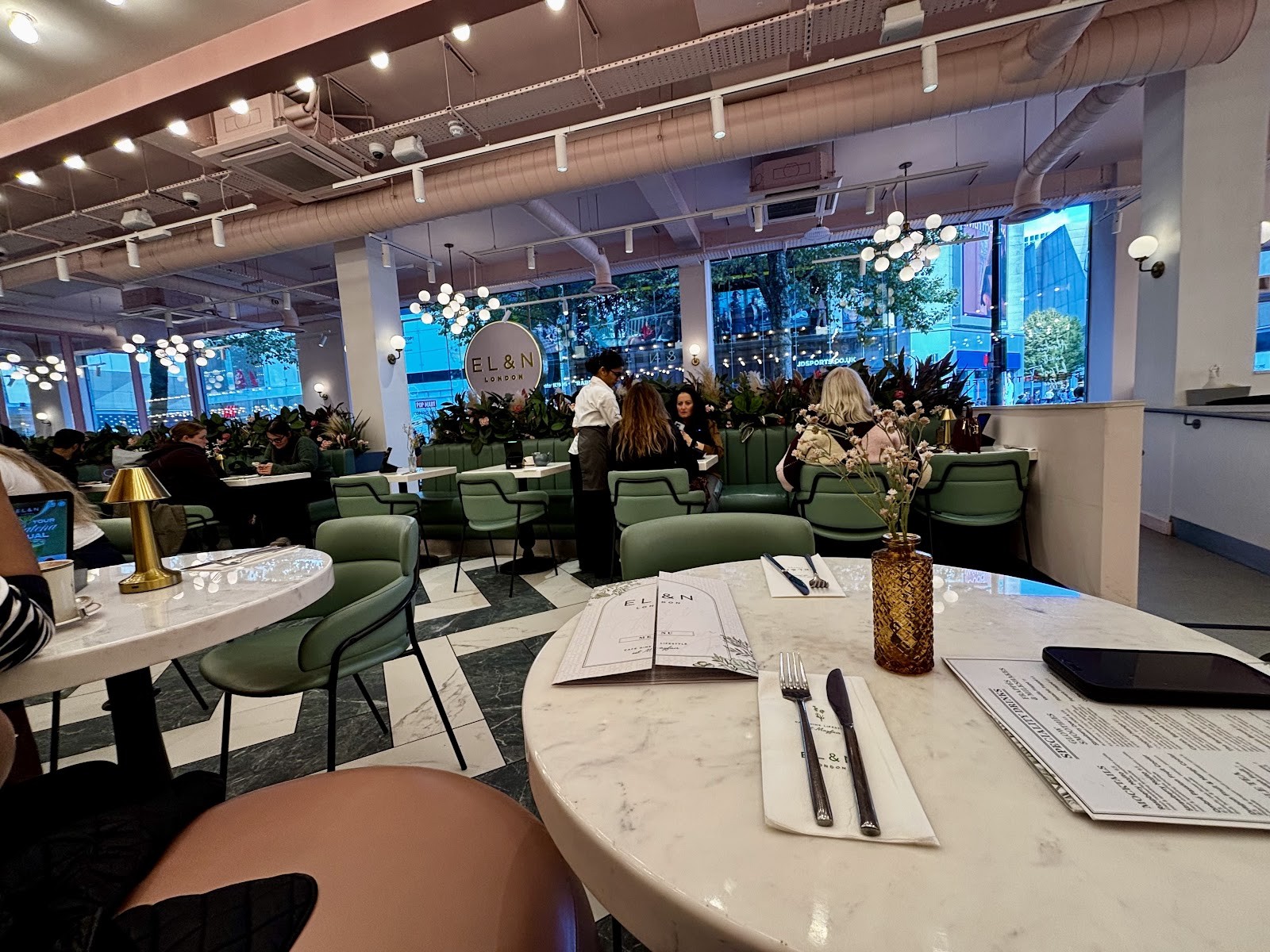 EL&N London - New Street: the place