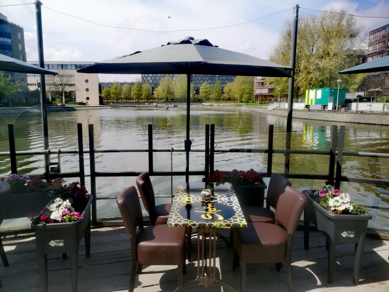 Sham Oost: the place