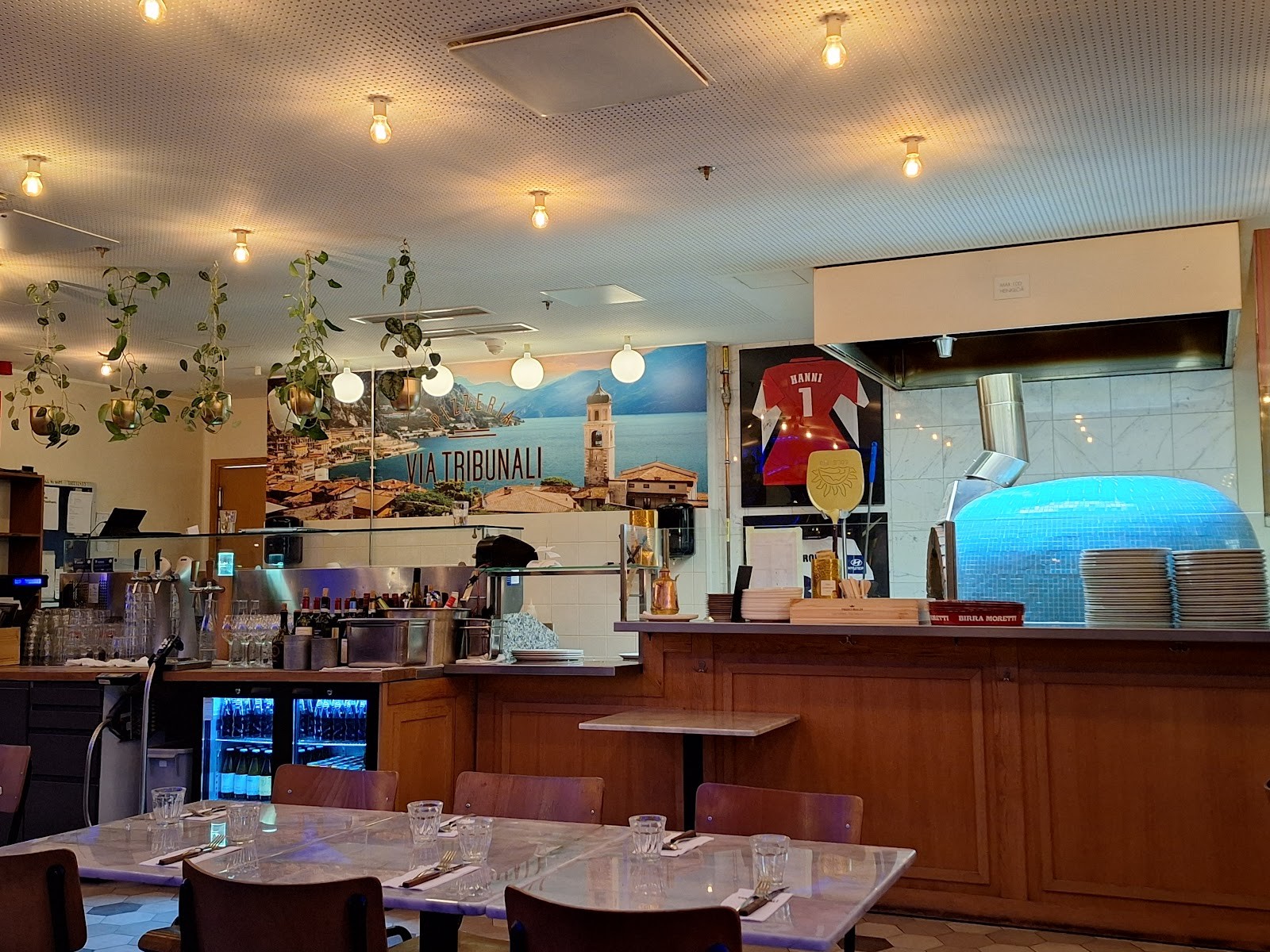 Pizzeria Via Tribunali: the place