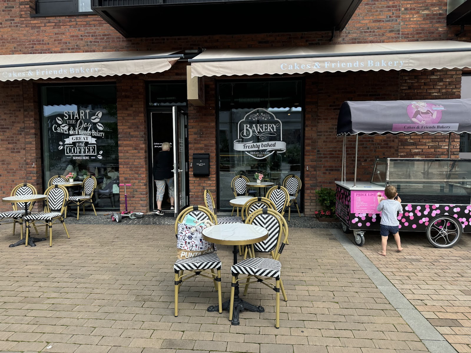 Cakes and friends Bakery: the place