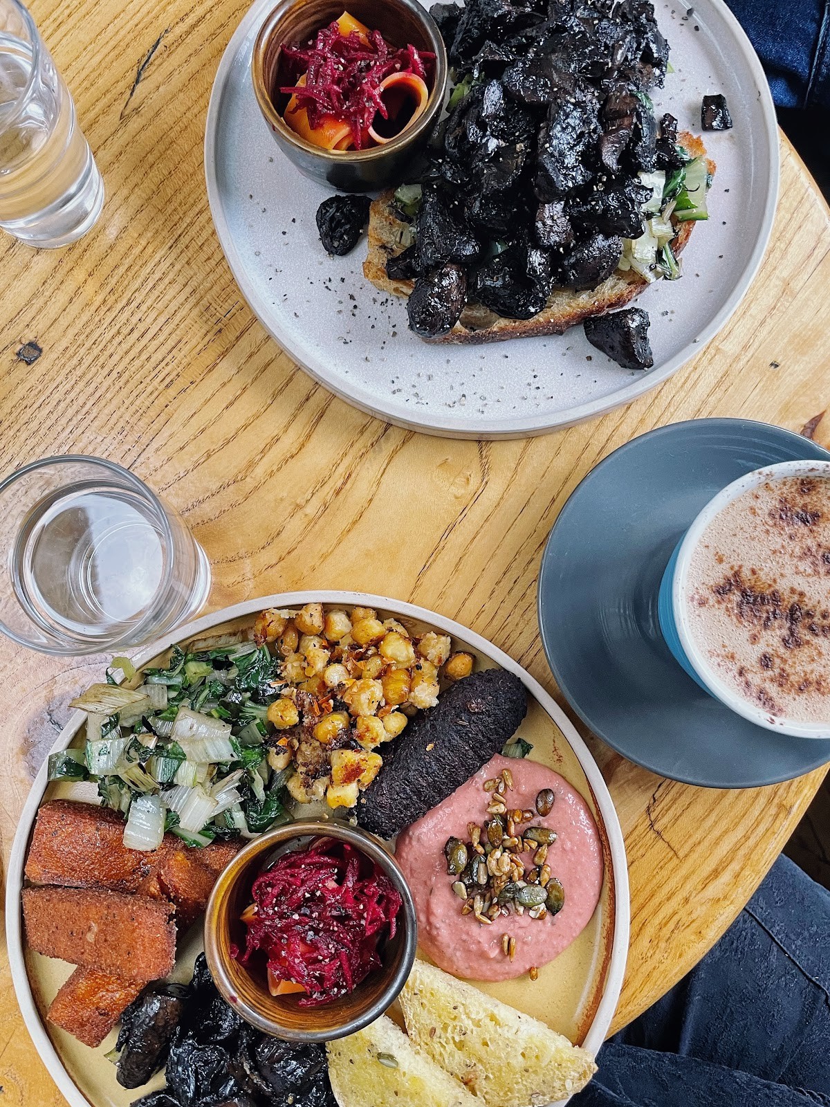 the muddy puddle: food & drinks