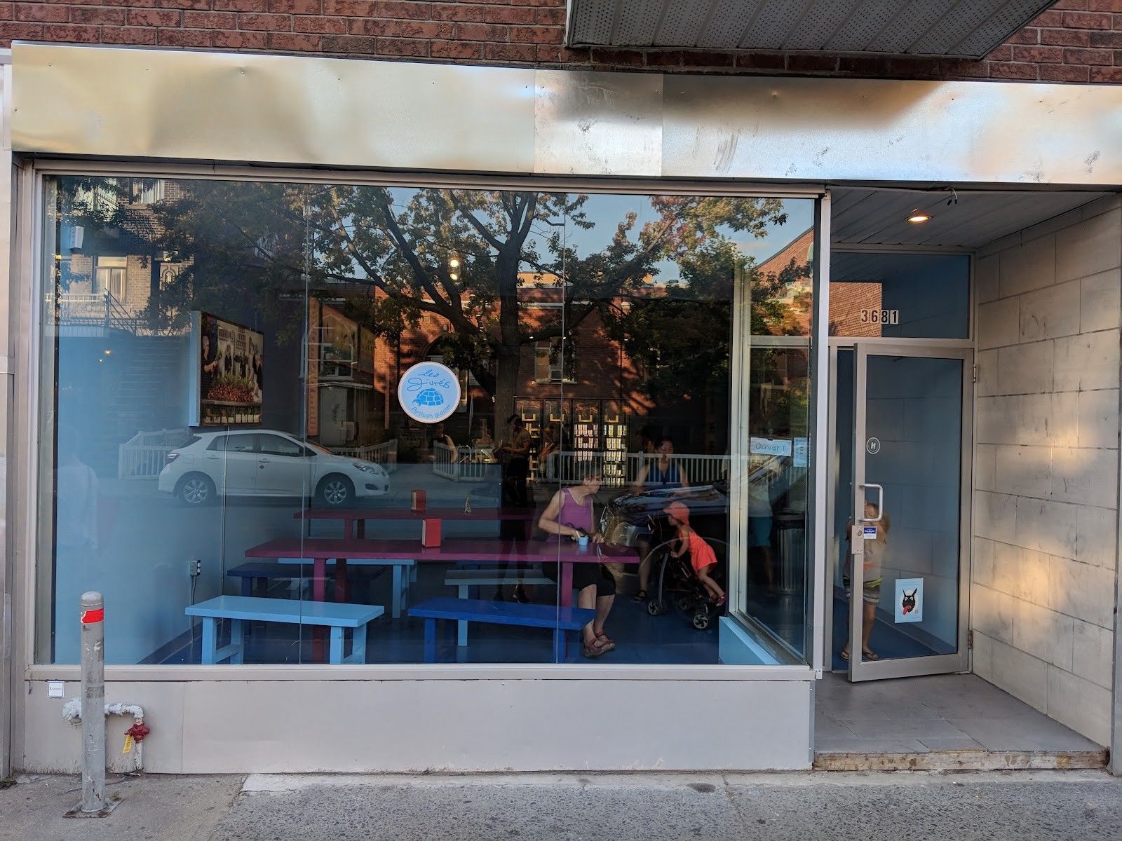 Les Givrés Hochelaga: the place