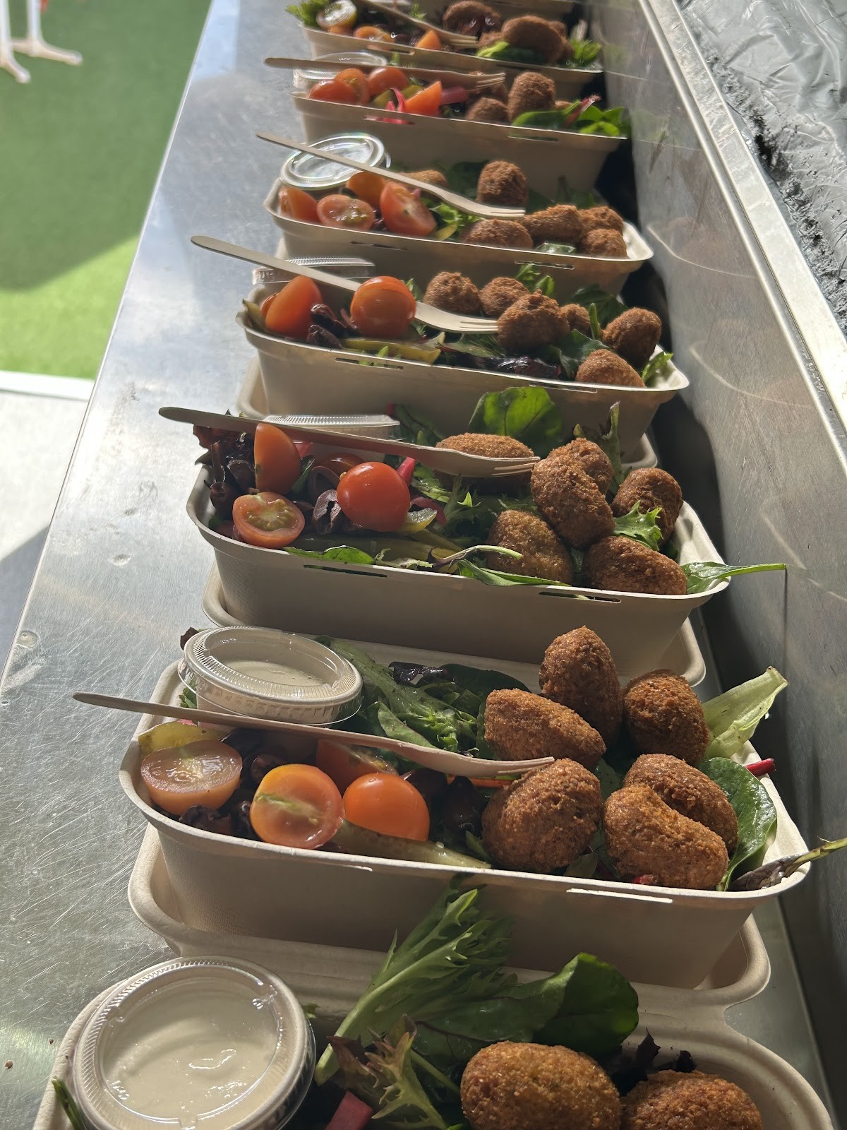 Wazzup Falafel: food & drinks