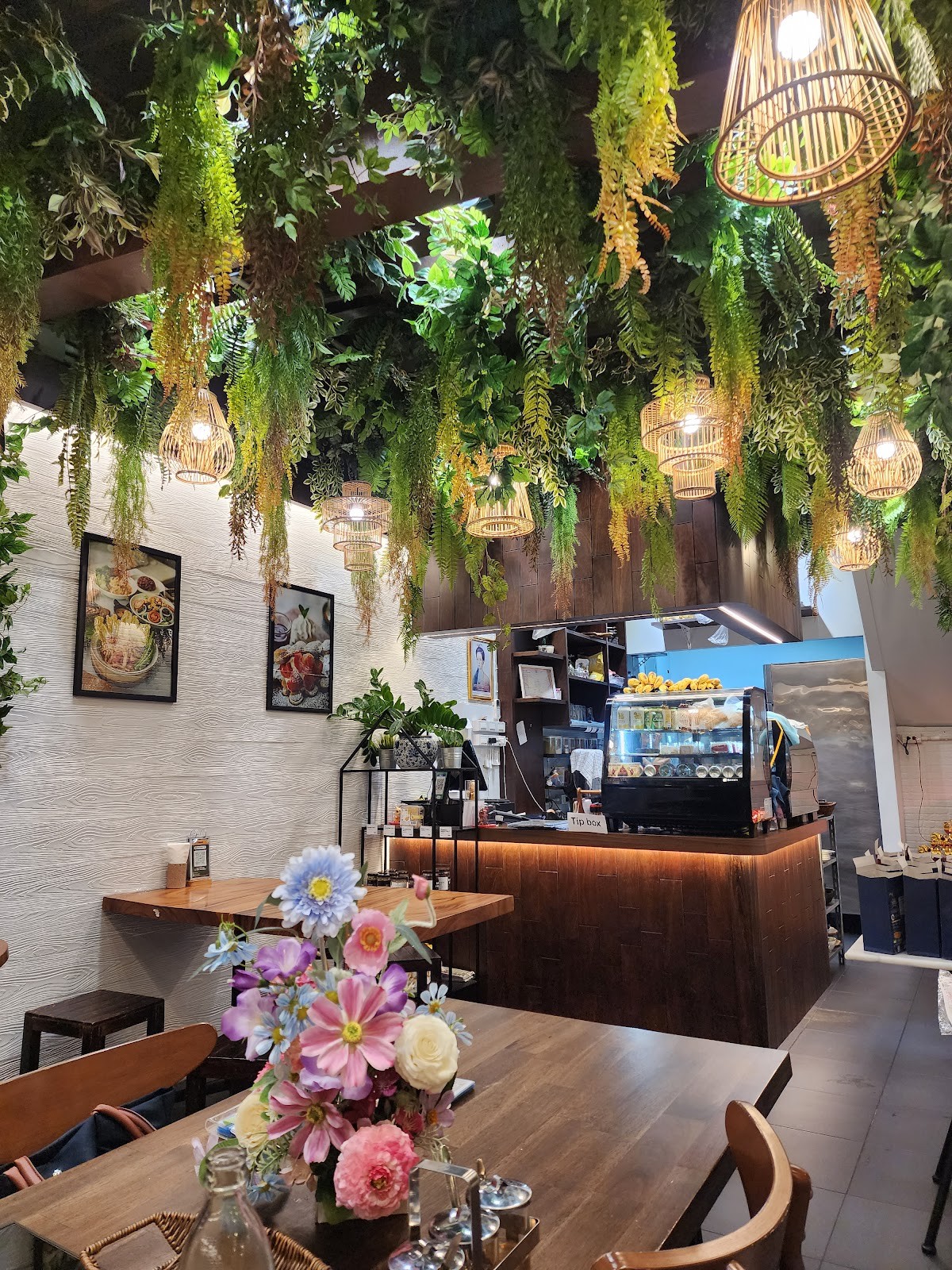 Kem-Kon Charoennakhon (เข้ม-ข้น เจริญนคร) 100% Vegan: the place