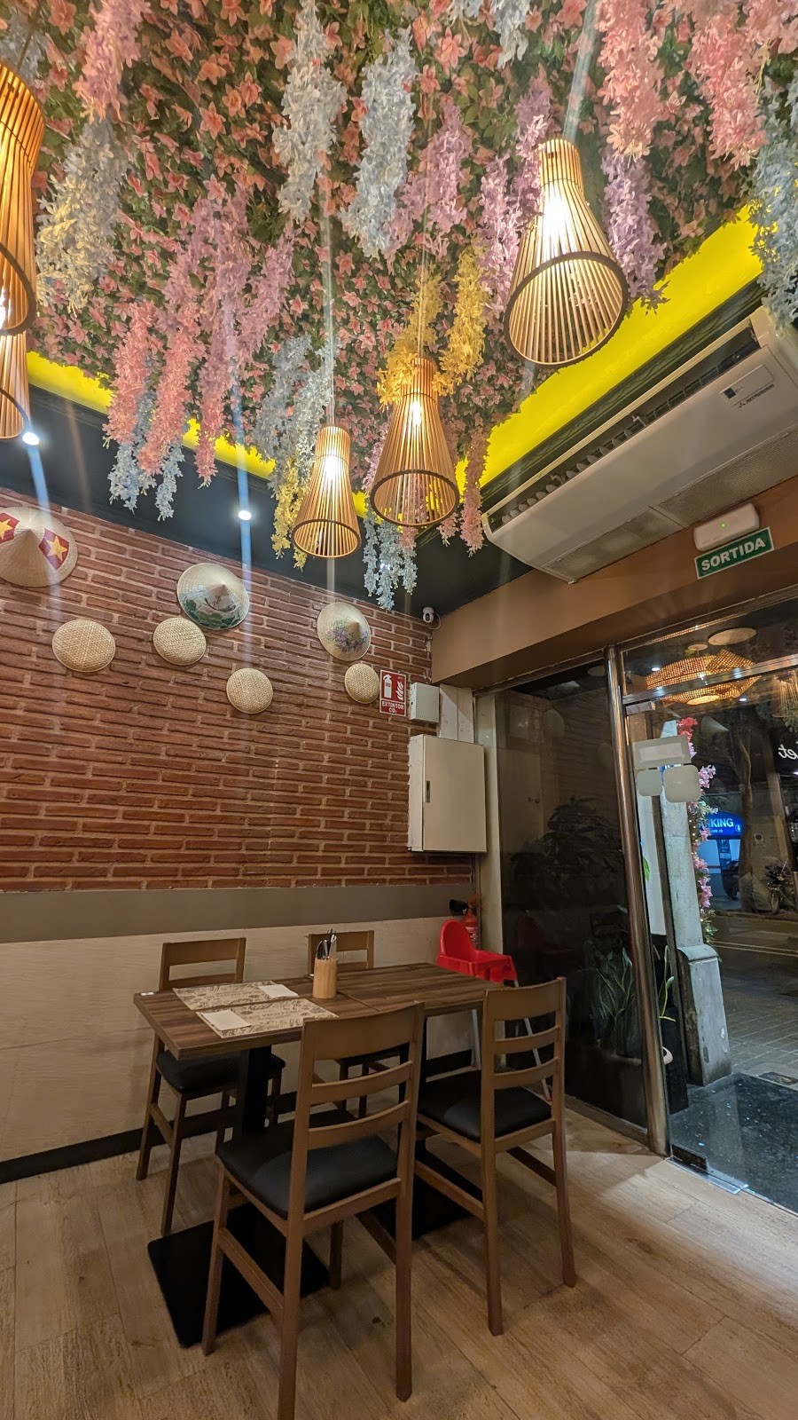PHO VIETNAM (Muntaner) - Authentic Restaurant: the place