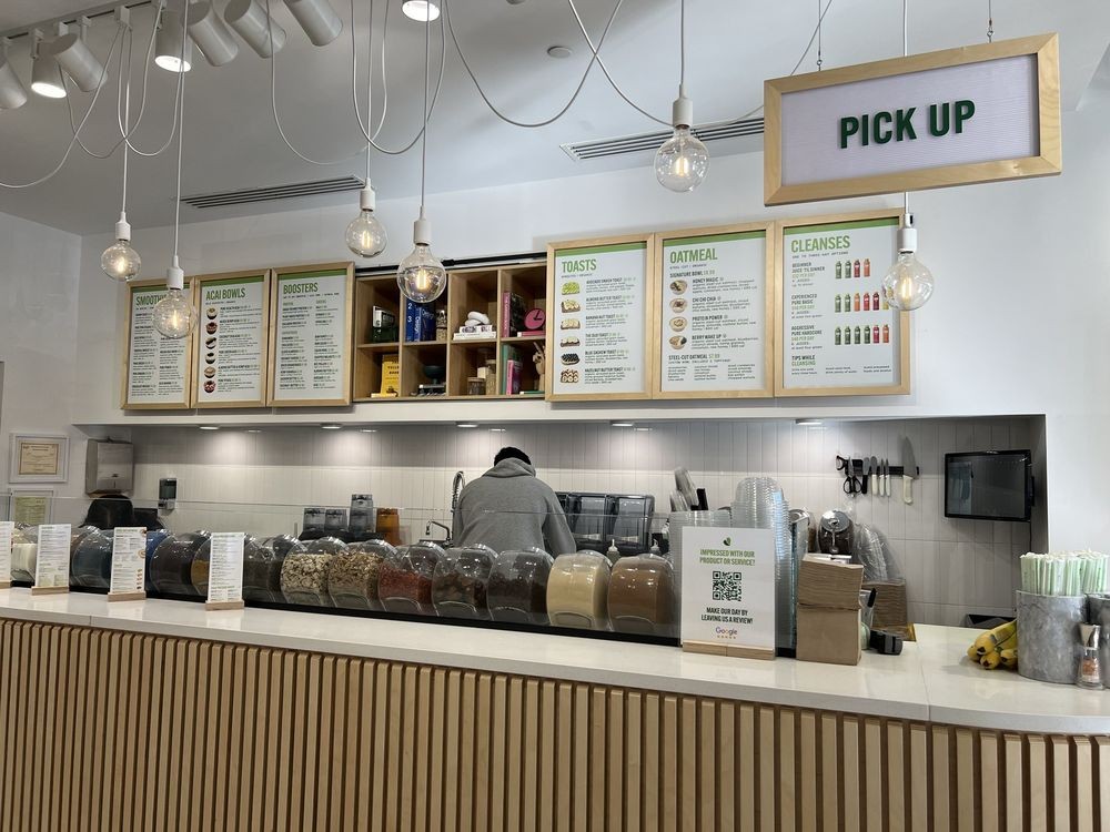 Pure Green - Juice Bar Buckhead Crossing: the place