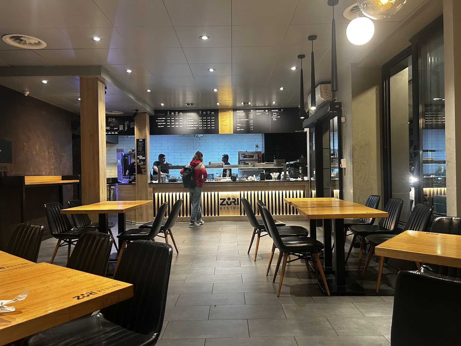 Züri Bistro Albisriederplatz: the place