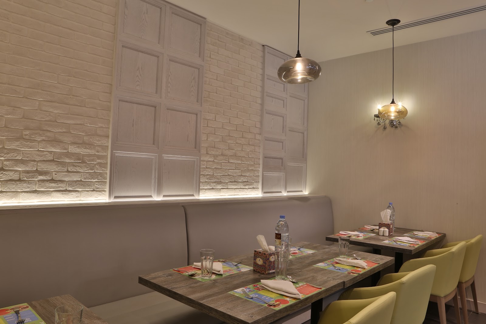Kamat Vegetarian - Business Bay: the place