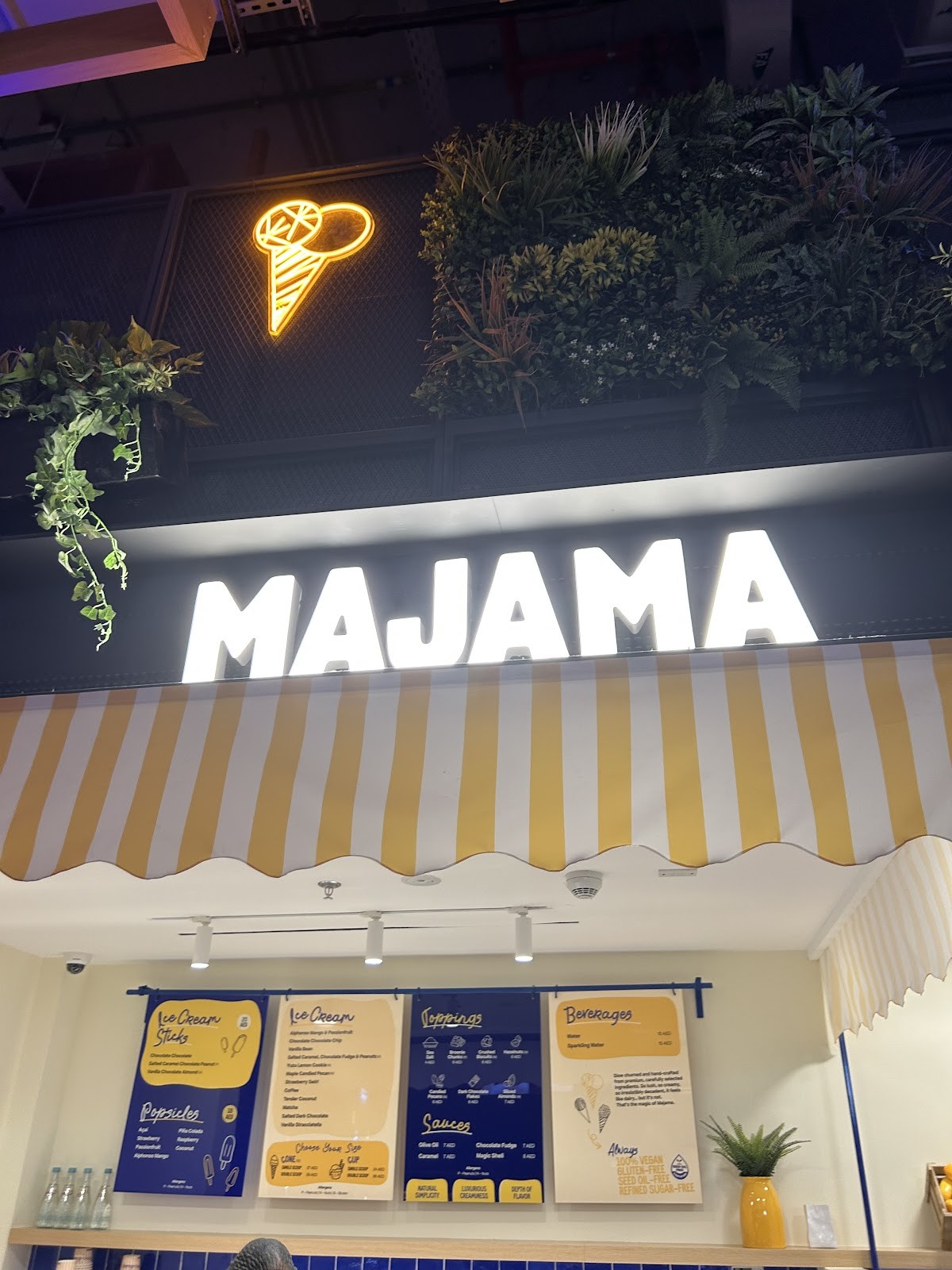 Majama - Social Distrikt: the place