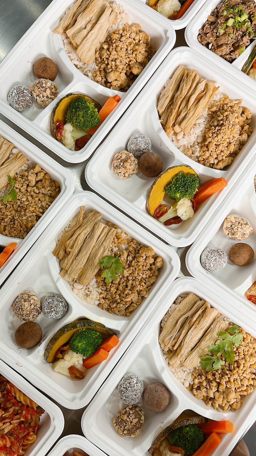 KIND CAFE Ekkamai (delivery & pickup only): food & drinks