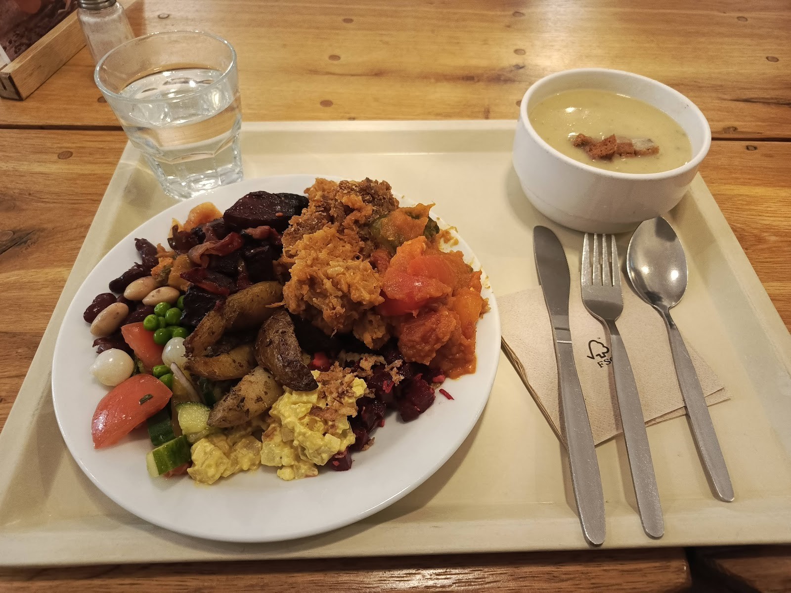 Veganská restaurace Country Life Melantrichova: food & drinks