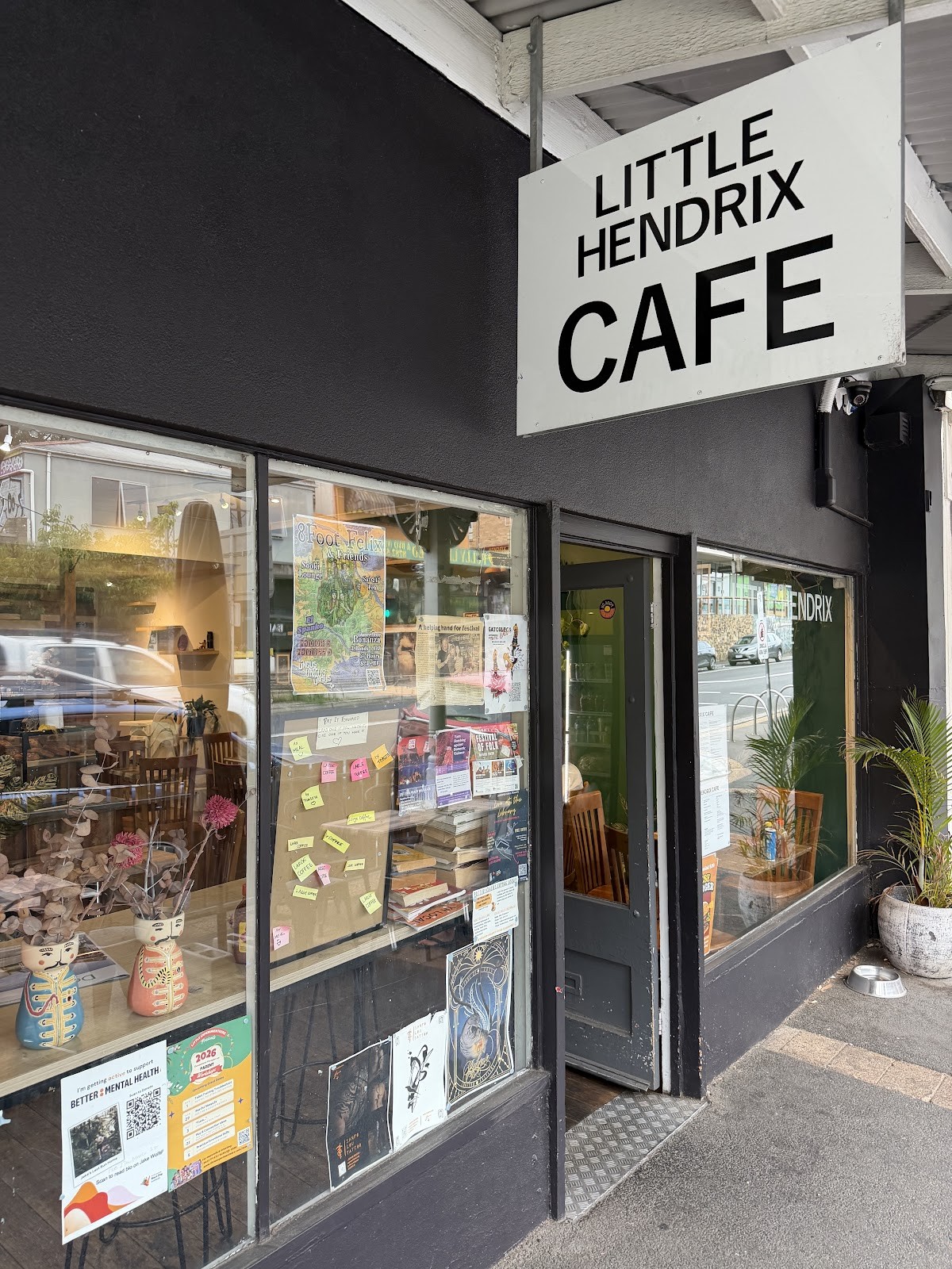 Little Hendrix Cafe: the place