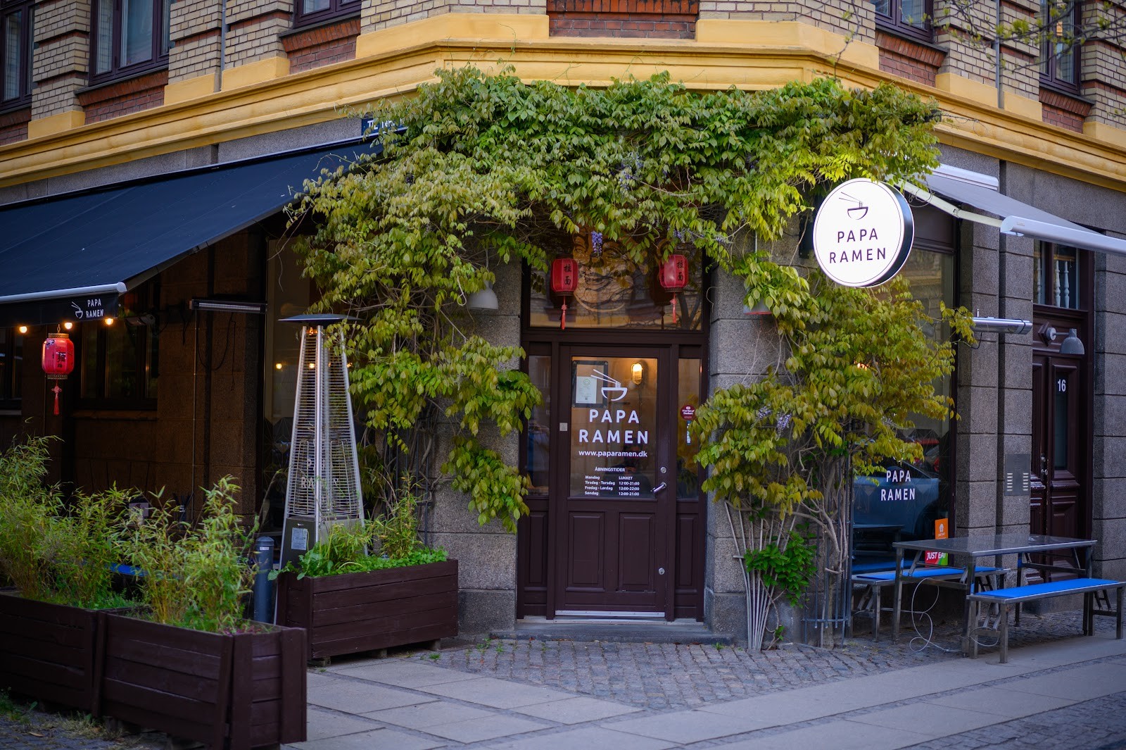 Papa Ramen: the place