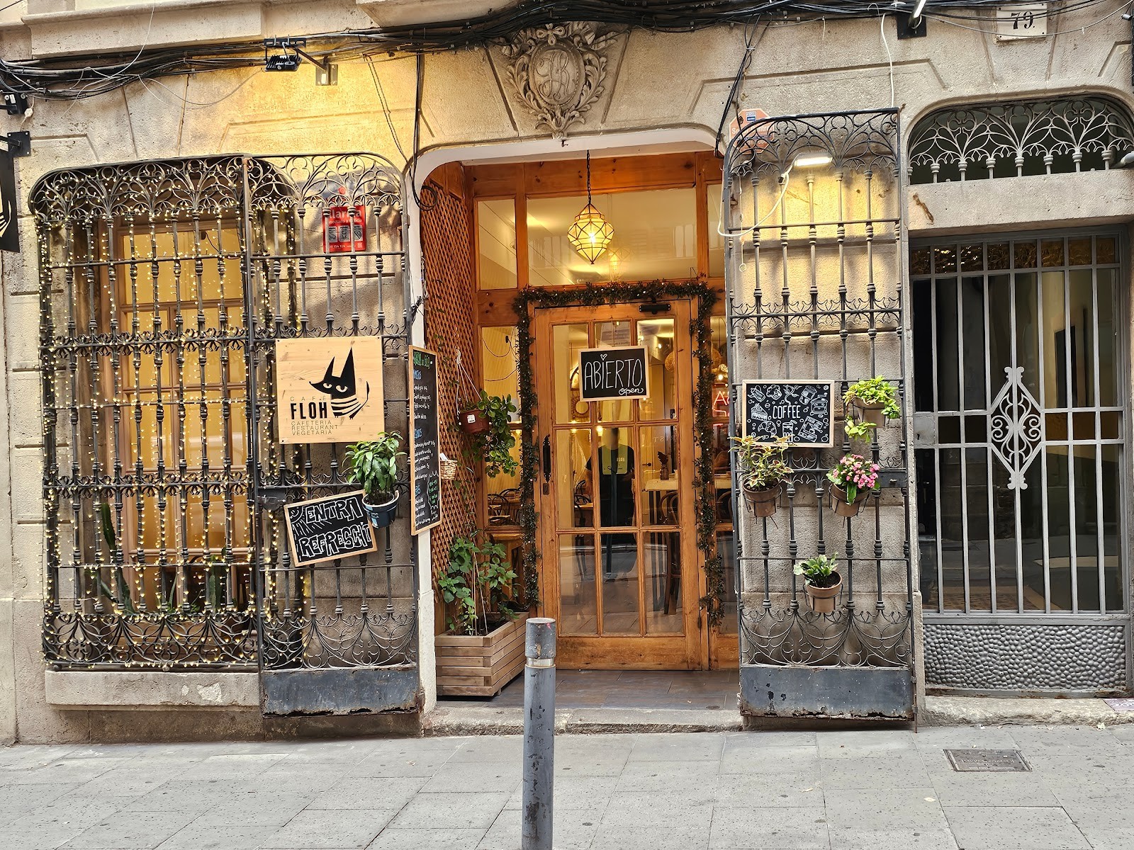 Café Floh: the place