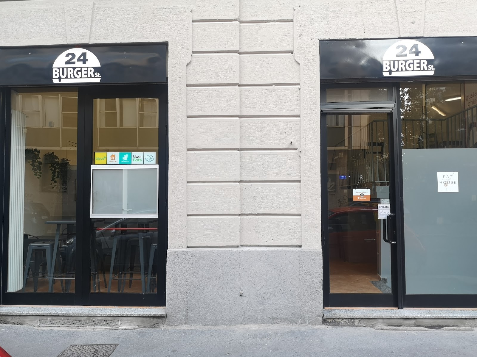 24 Burger Street: the place