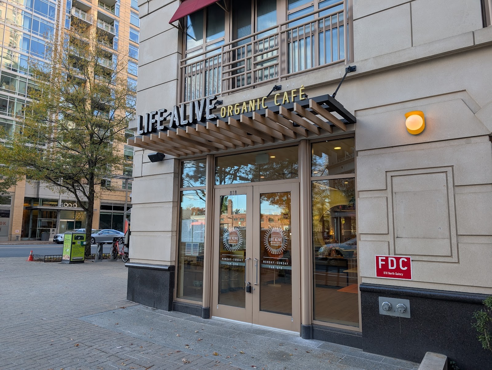 Life Alive Organic Cafe West End: the place