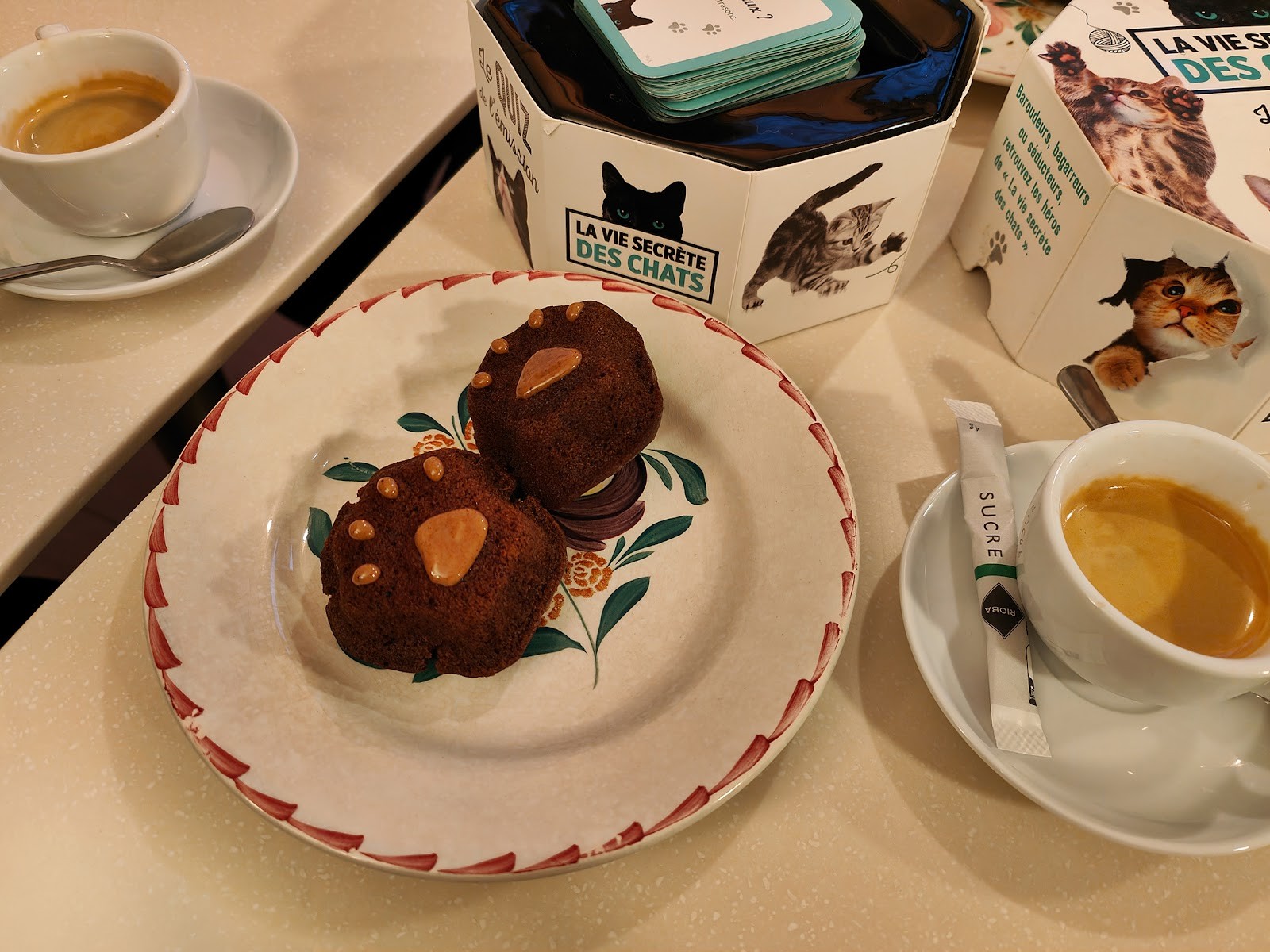 Le Chat-Rivari Café: food & drinks