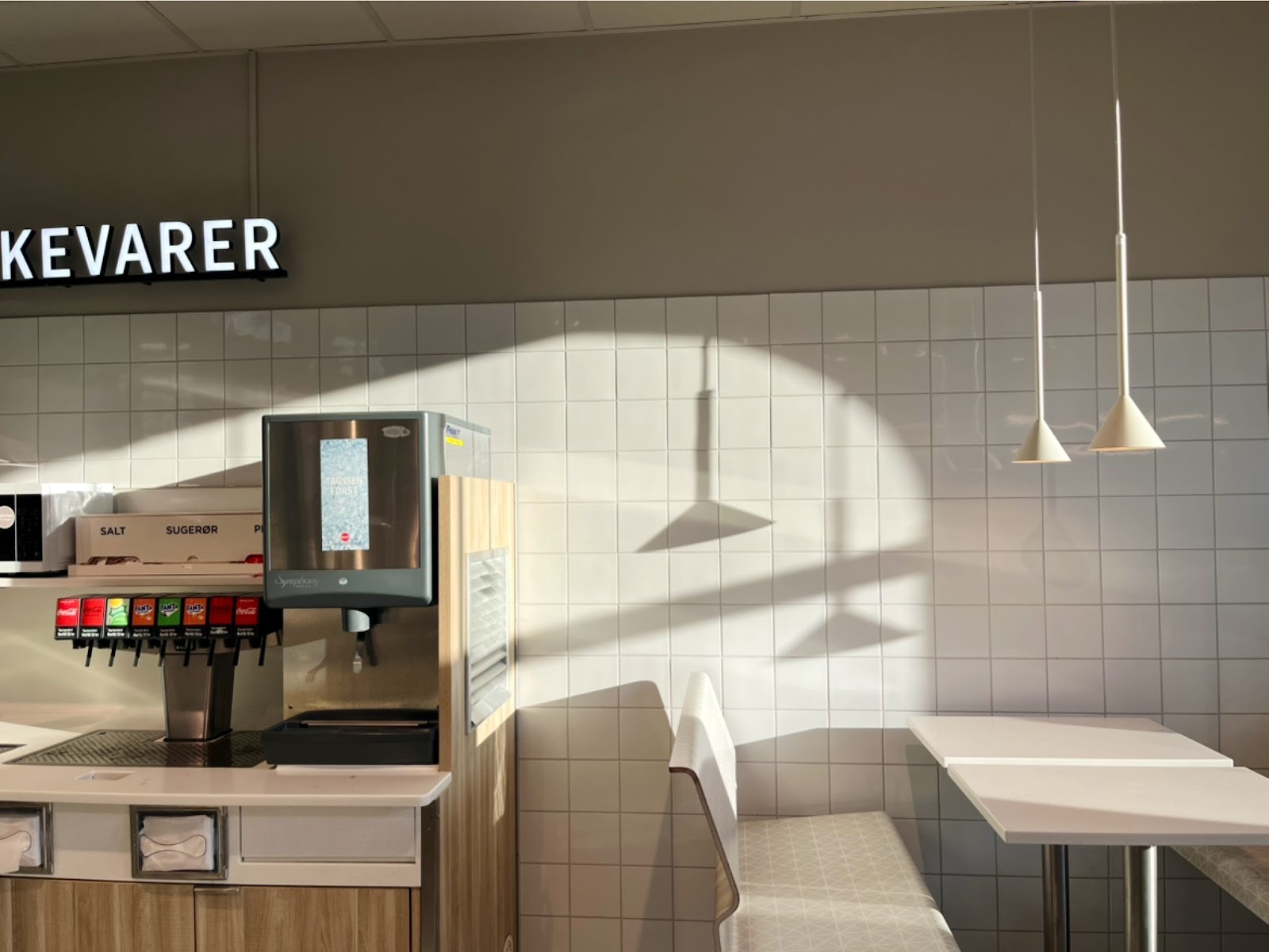 MAX Burgers: the place