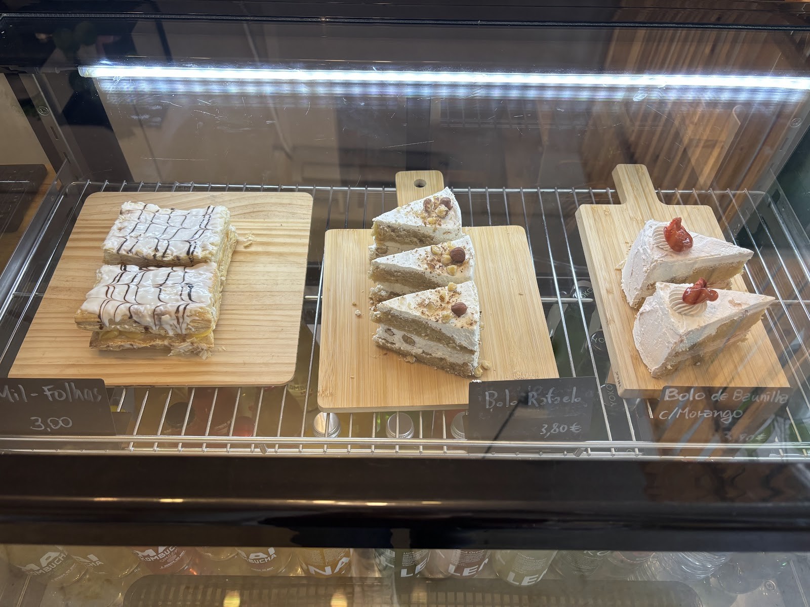 Moko Vegan Bakery: food & drinks