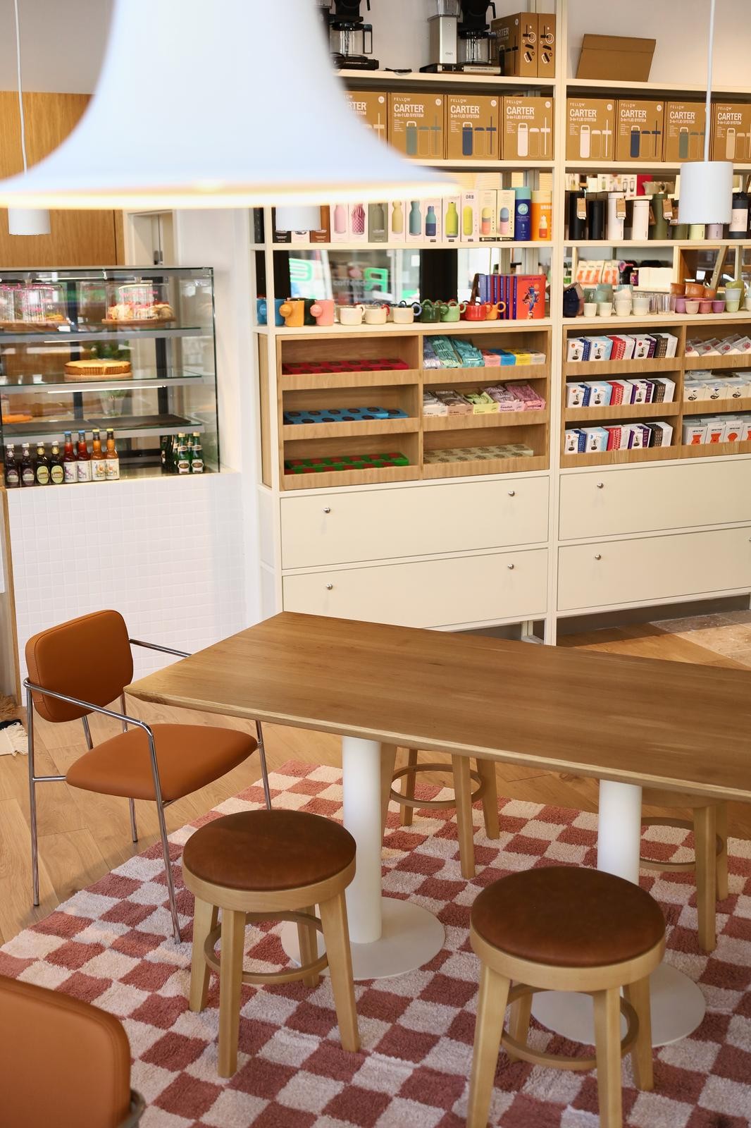 Coffeedesk Kawiarnia - The Form: the place