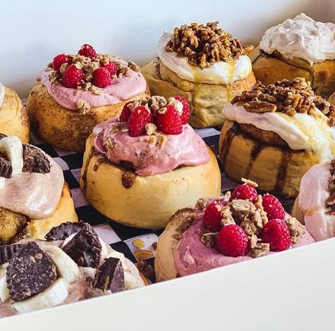 Cinnaholic: food & drinks