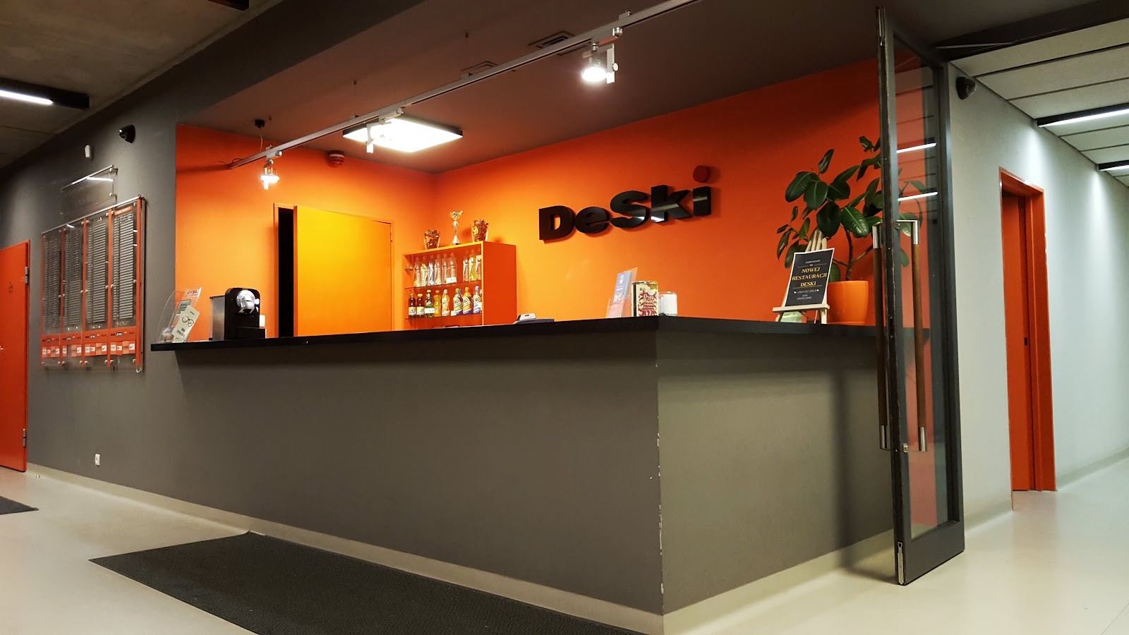 DeSki - Squash and Tennis. Warsaw Sports Association: the place
