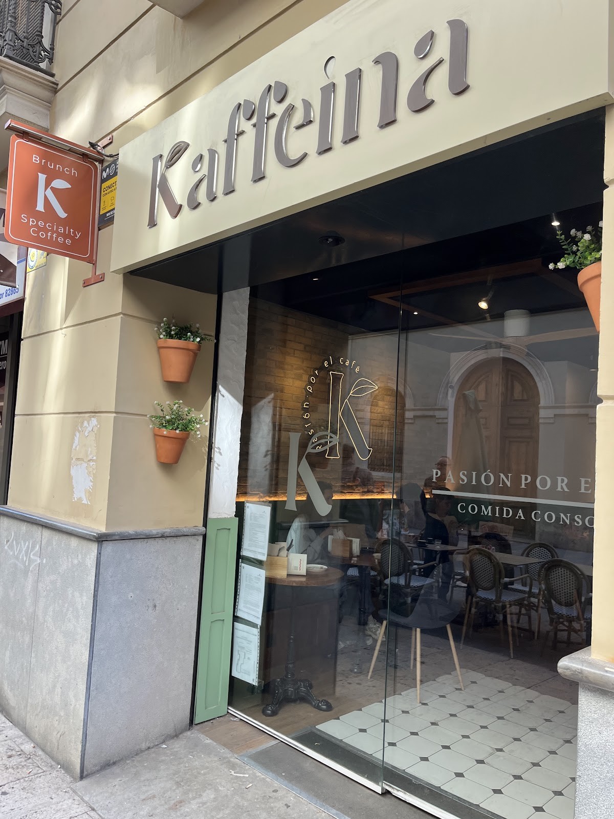 Kaffeina Brunch & Specialty Coffee - El Carmen: the place