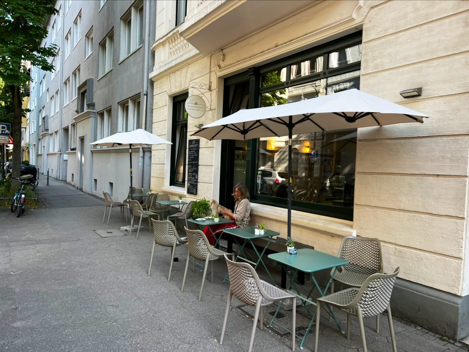 Café Nimmersatt: the place