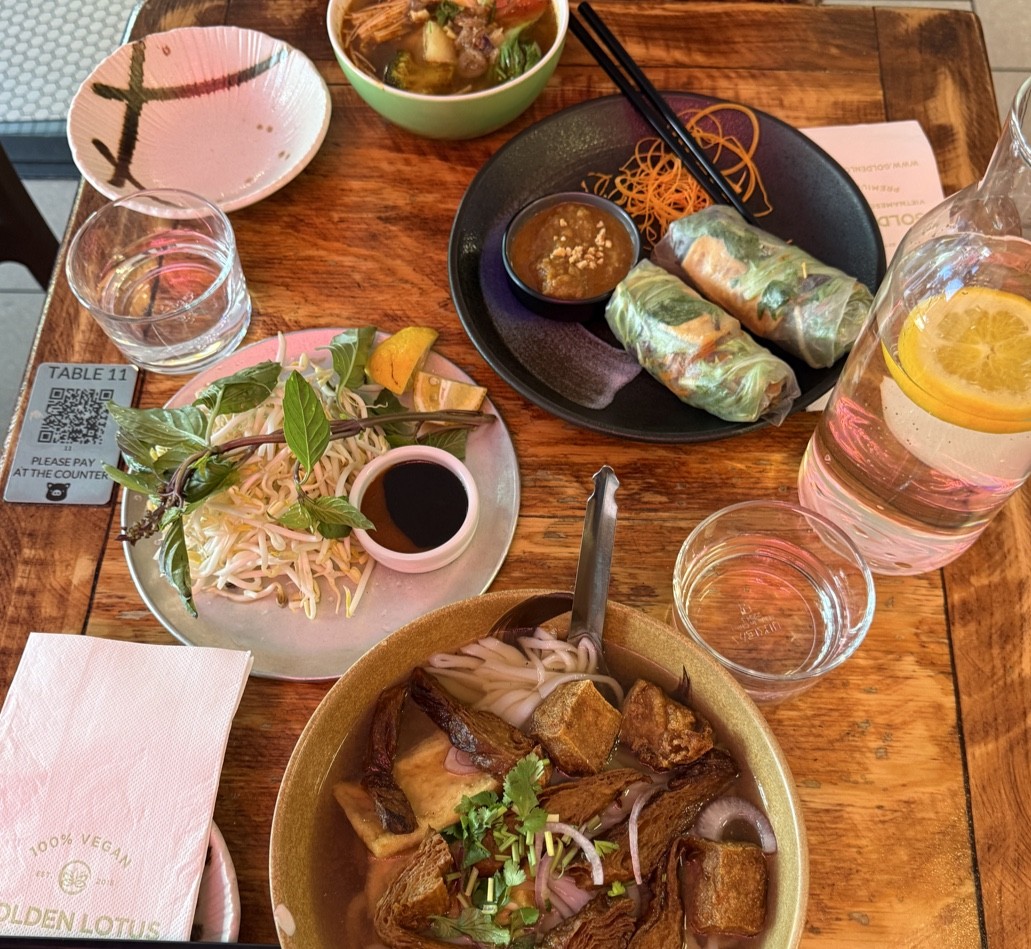 Golden Lotus Vegan Newtown: food & drinks