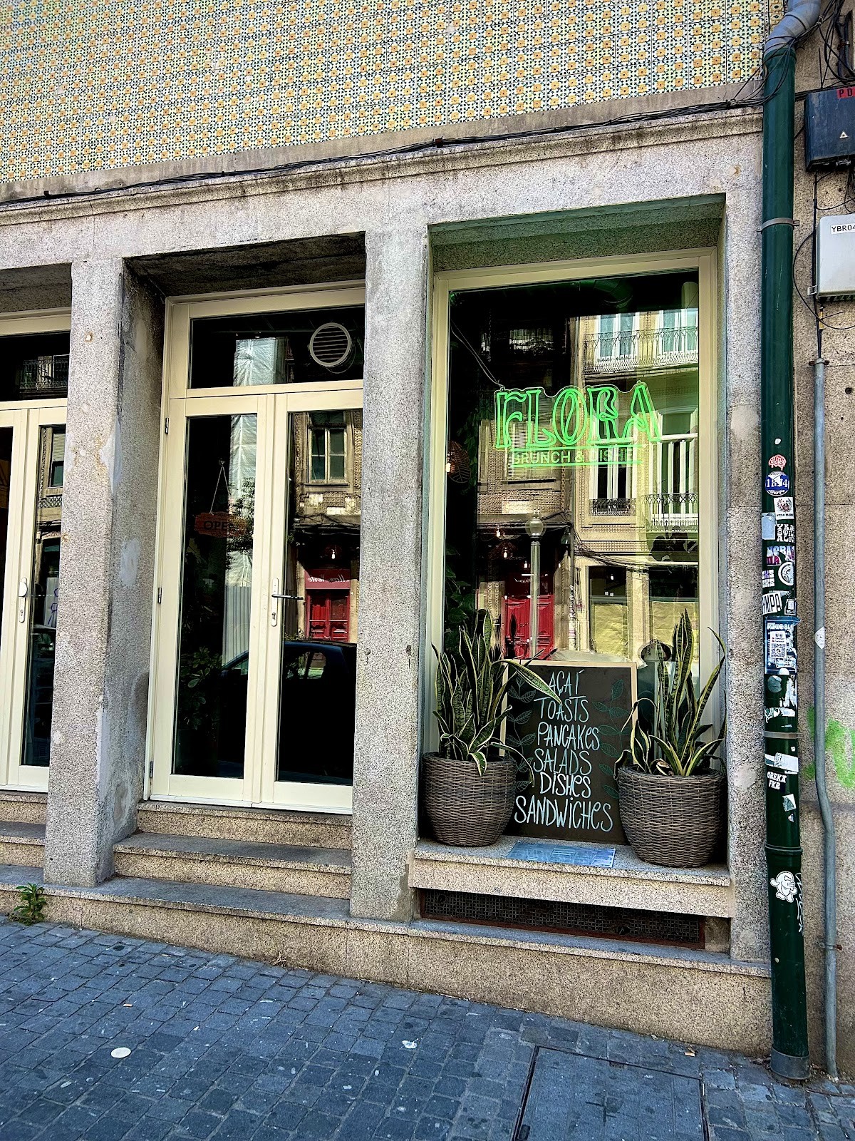 Flora Porto Brunch and Dishes: the place