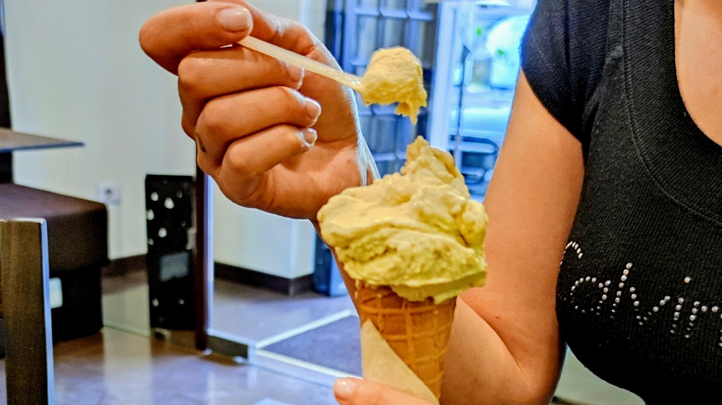 Grezzo Raw Chocolate - Piazza Mattei: food & drinks