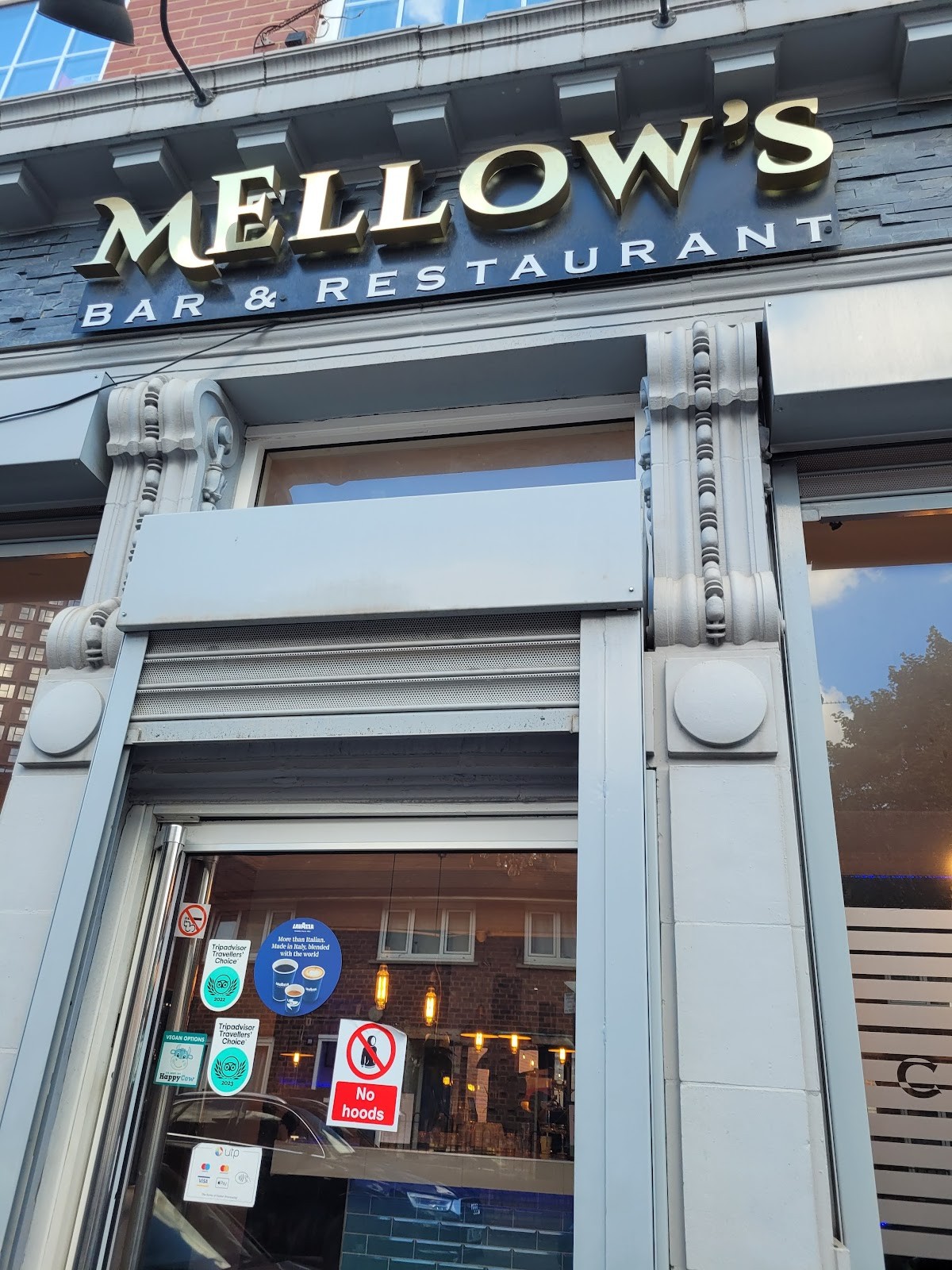 Mellow's Bar & Restaurant: the place