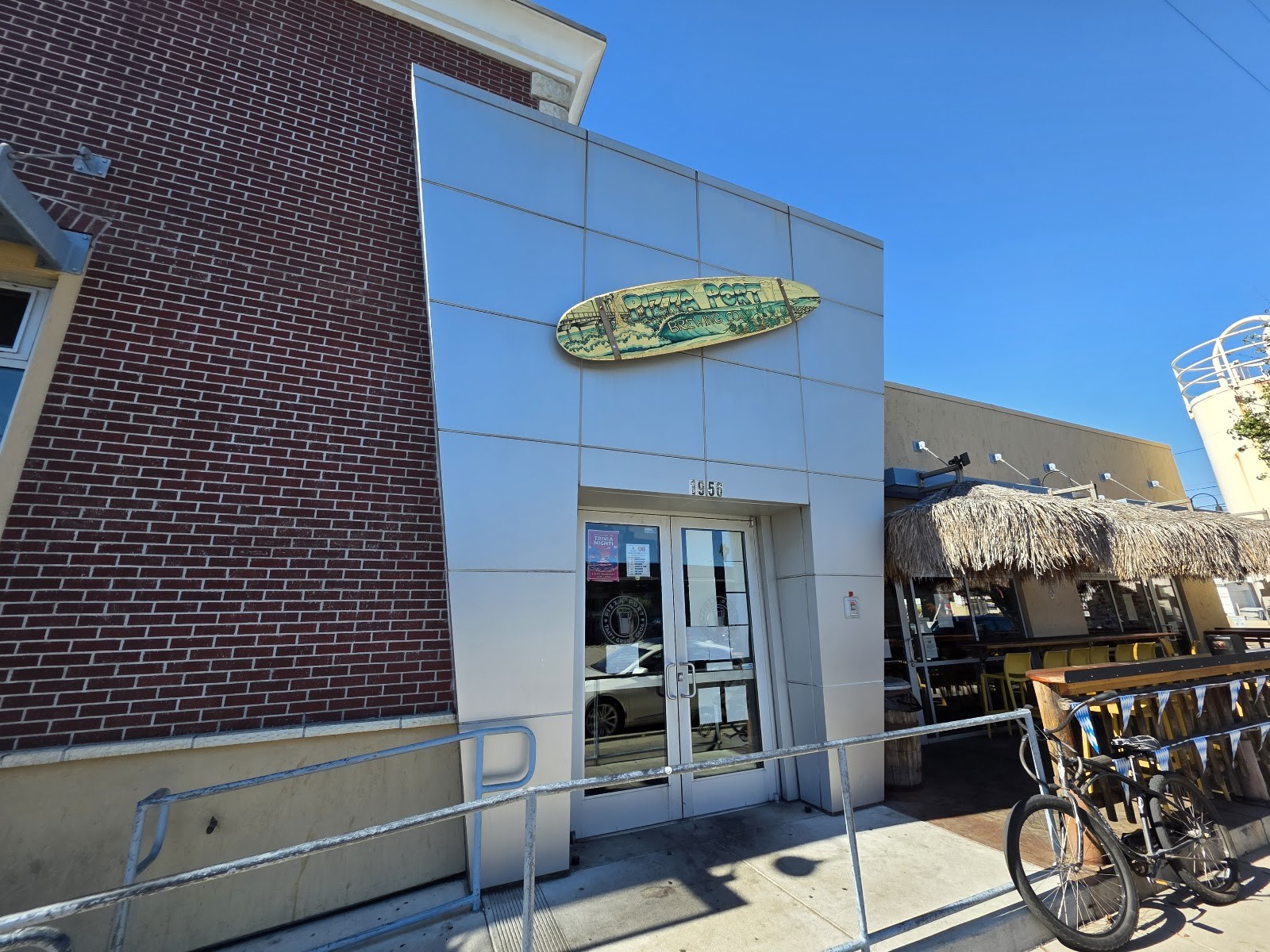 Pizza Port Ocean Beach: the place
