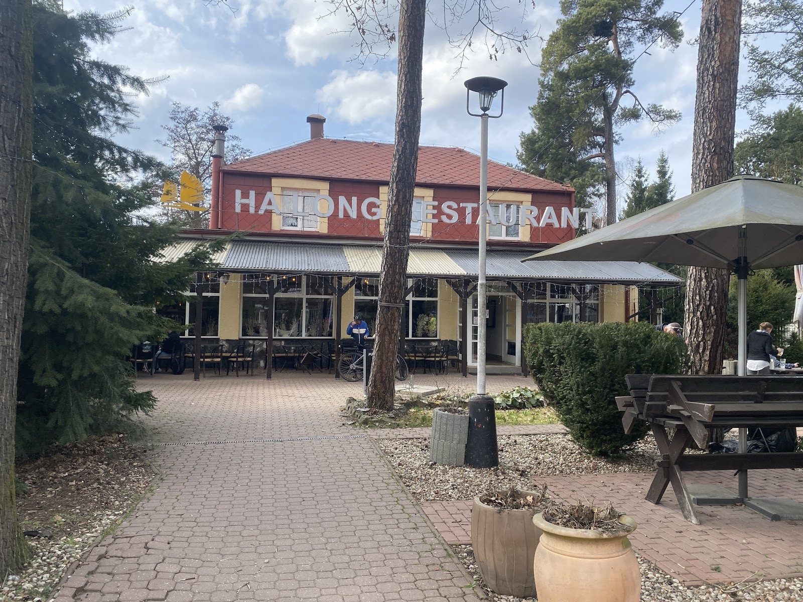 Ha Long Restaurace Klánovice: the place