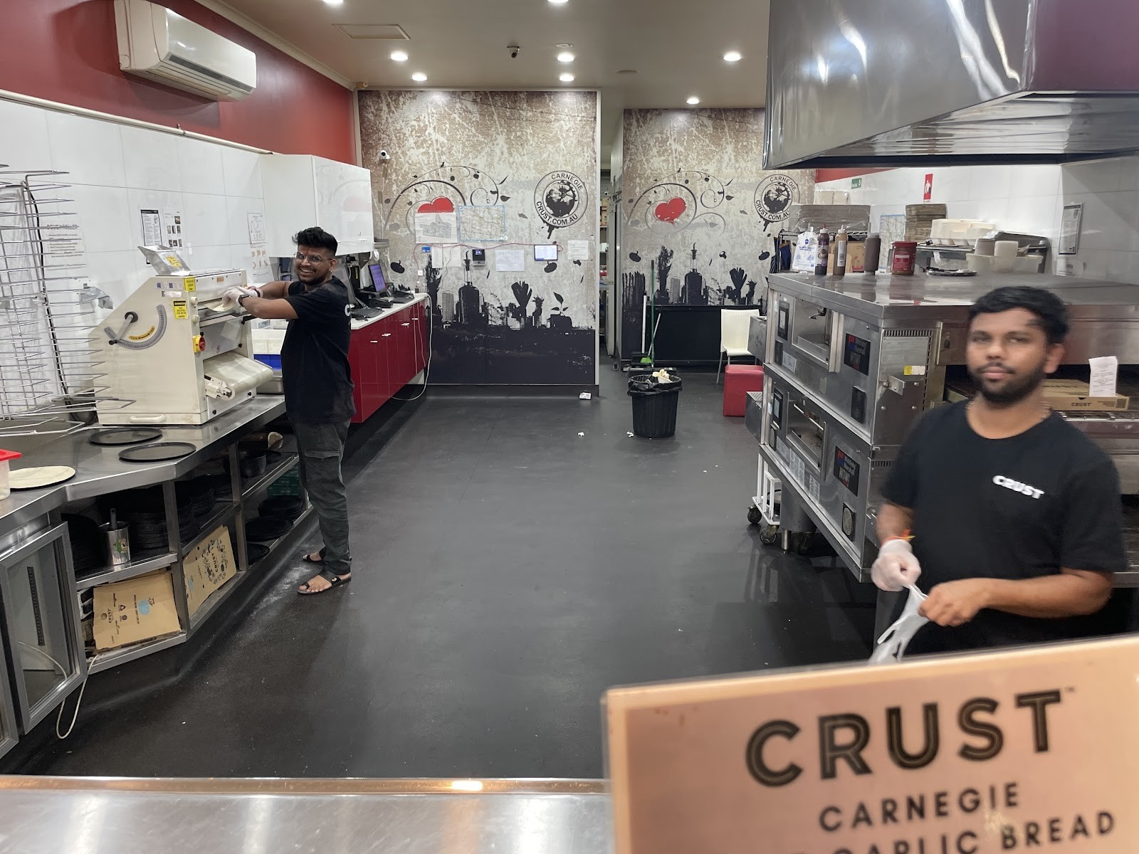 Crust Pizza Carnegie: the place