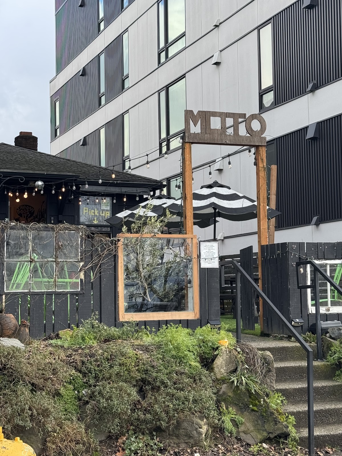 MOTO Pizza West Seattle: the place