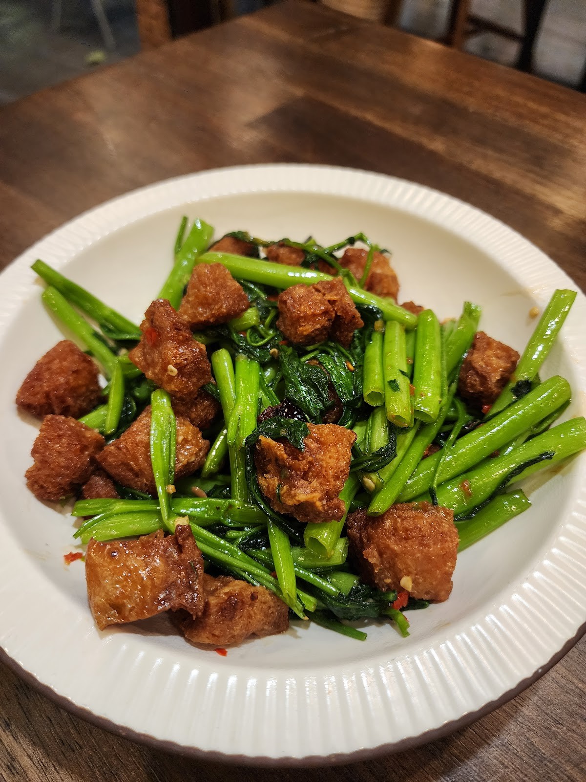 Kem-Kon Charoennakhon (เข้ม-ข้น เจริญนคร) 100% Vegan: food & drinks