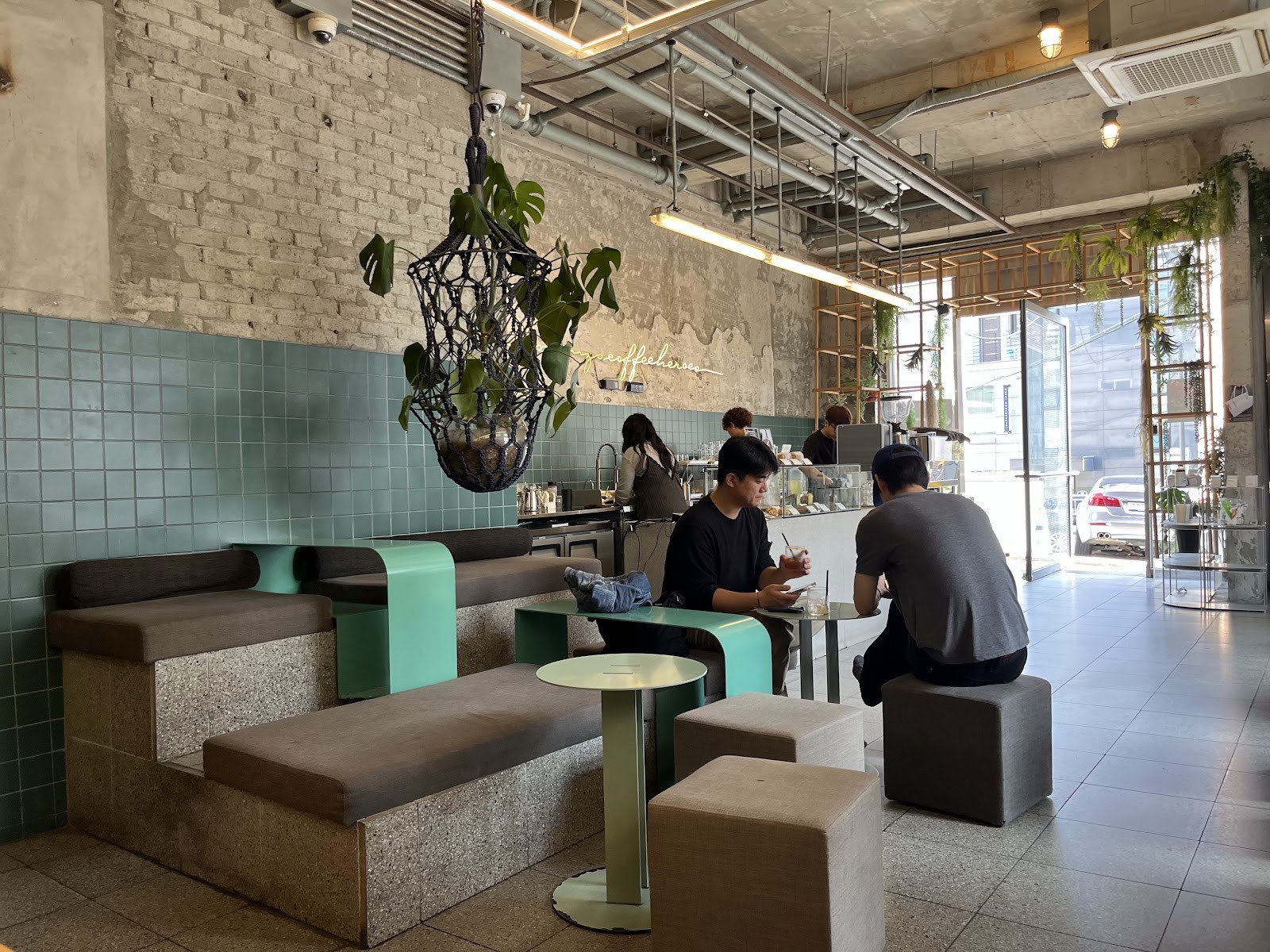 mtl cafe & bakery Hannam: the place