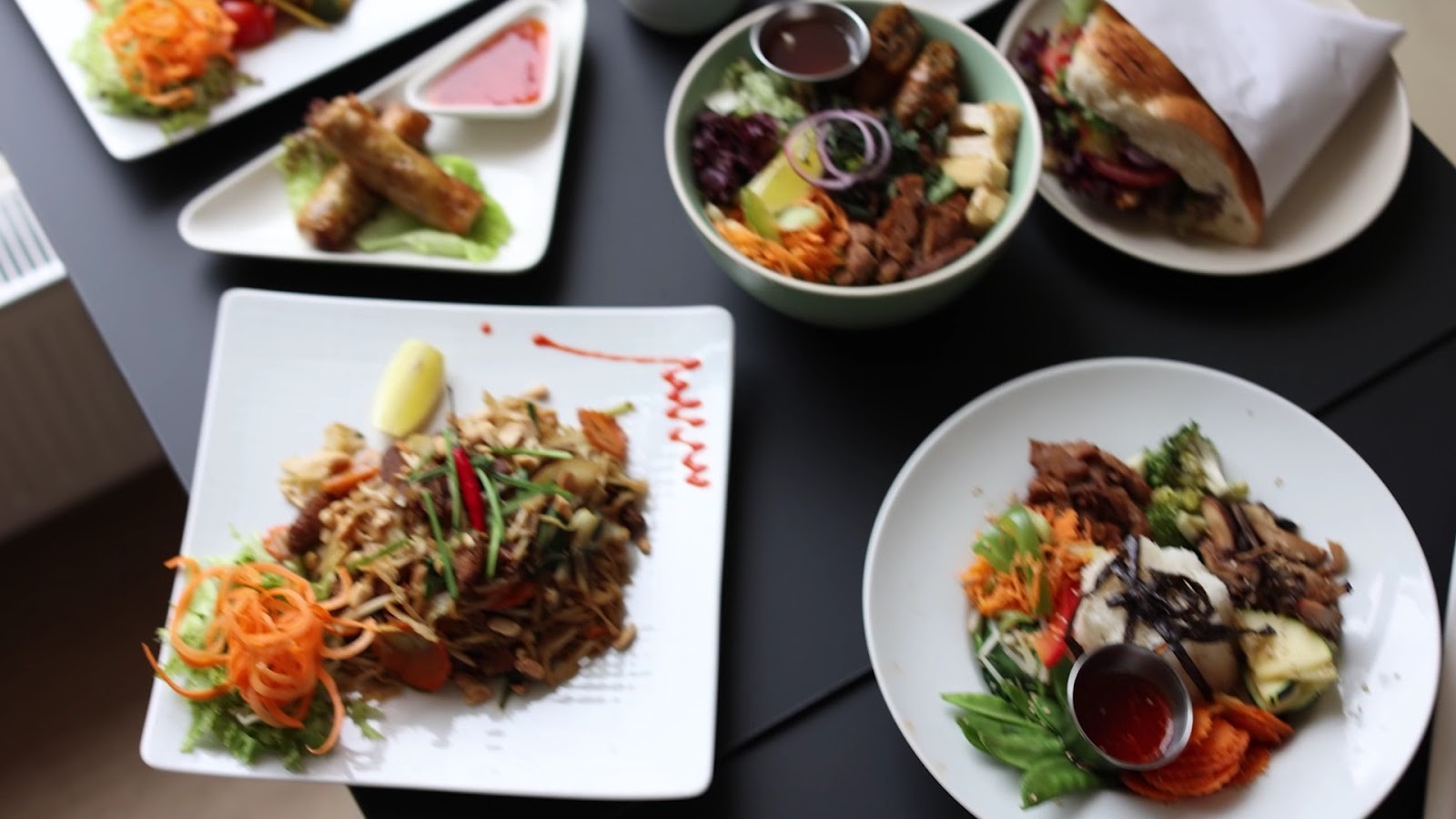 Loving Hut Neubau: food & drinks