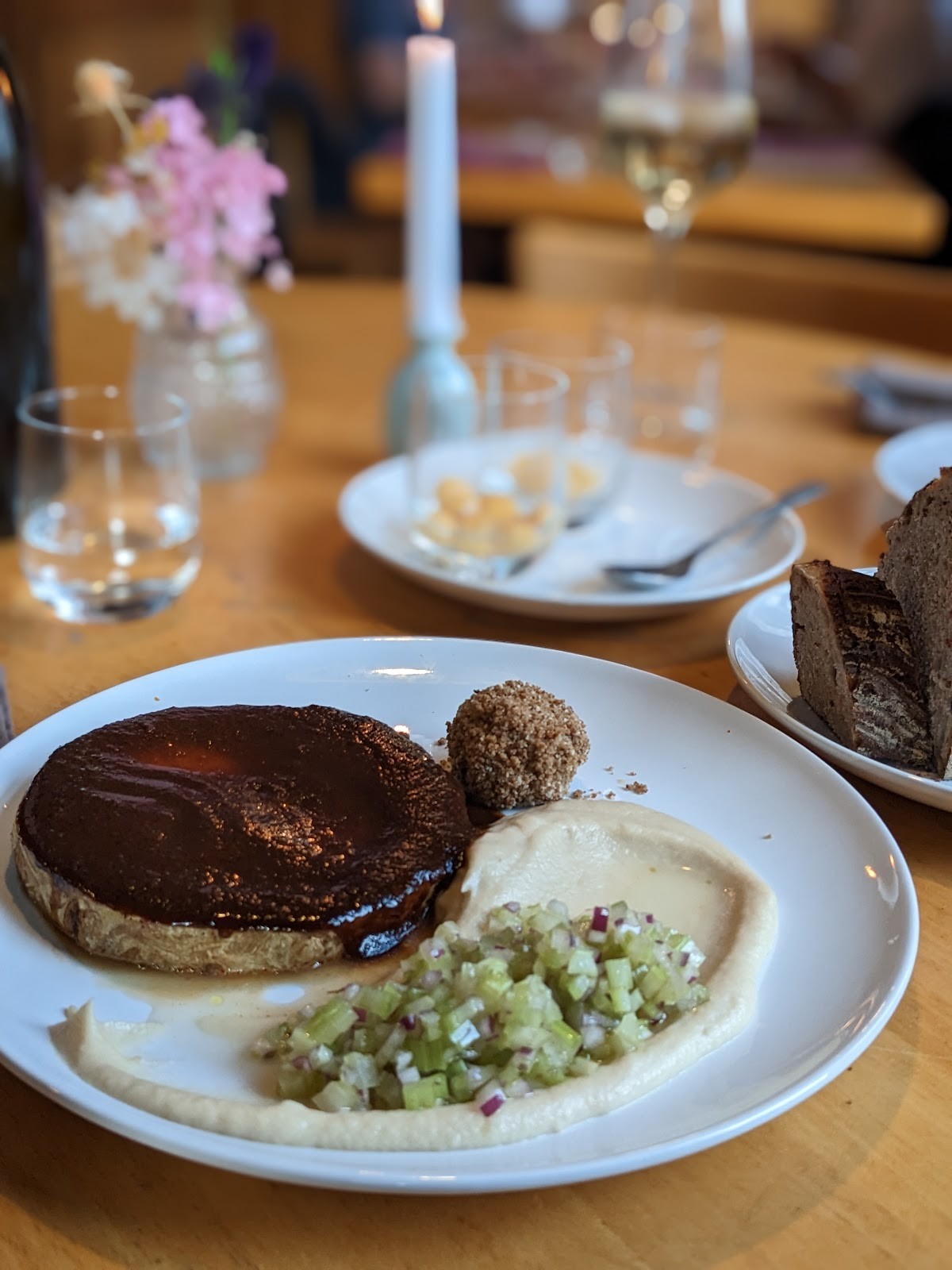Tonka Restaurant: food & drinks