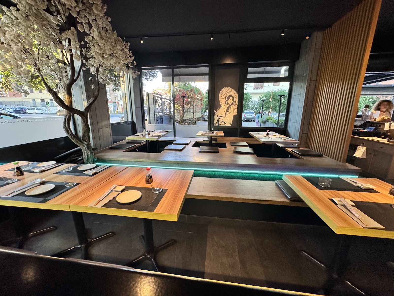 Sushi e Noodles - Tuscolana: the place