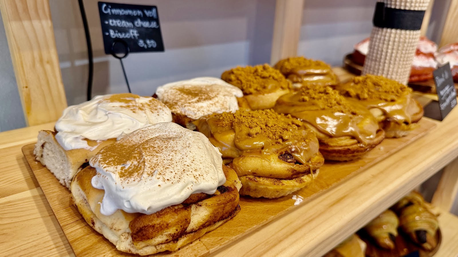 Moko Vegan Bakery: food & drinks