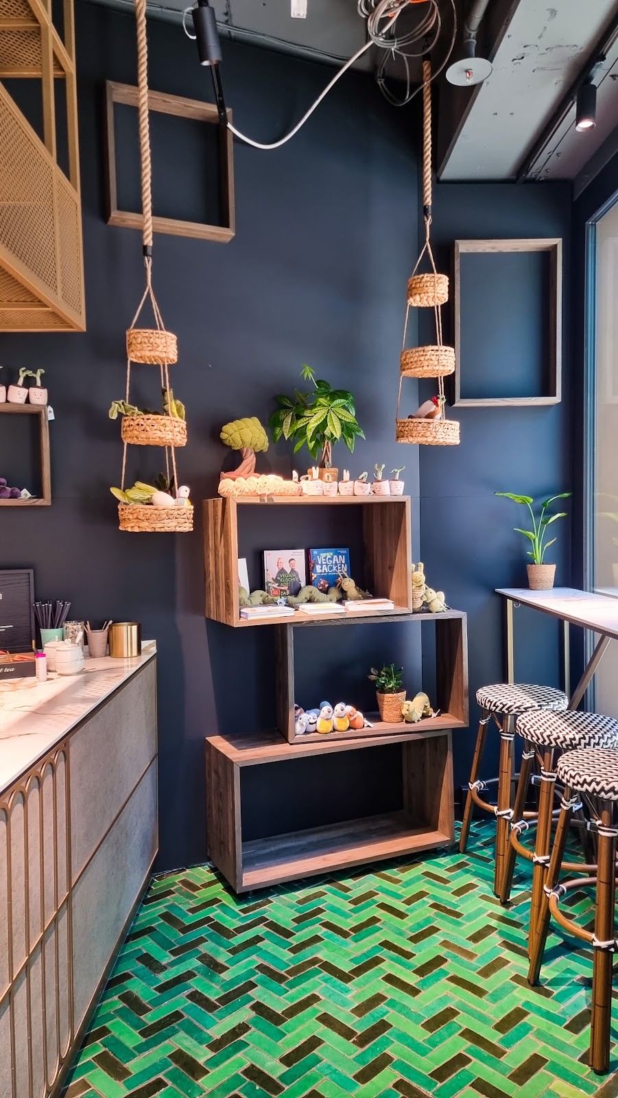 Roots Café und Deli by Heidi und Paul: the place