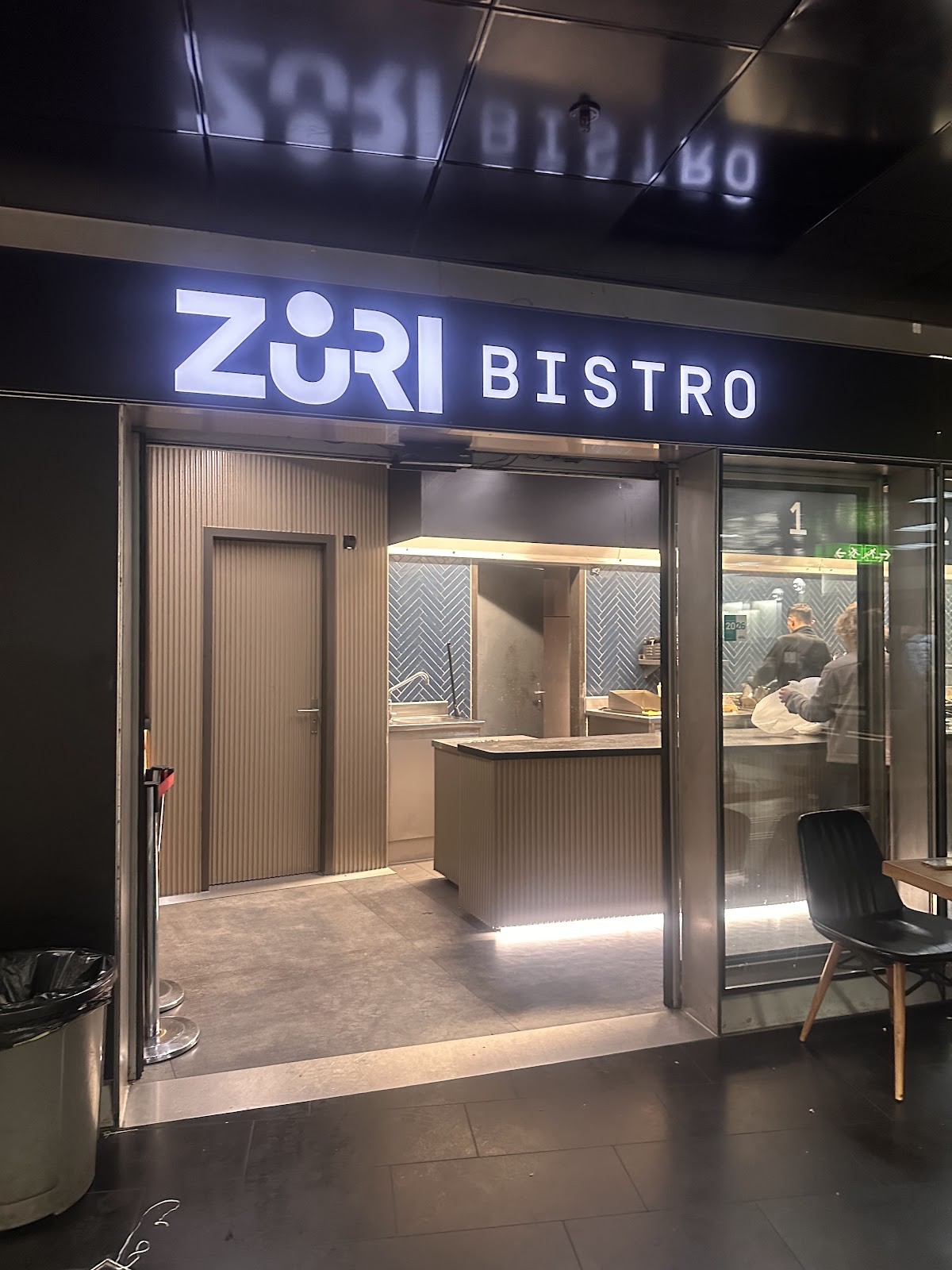 Züri Bistro: the place