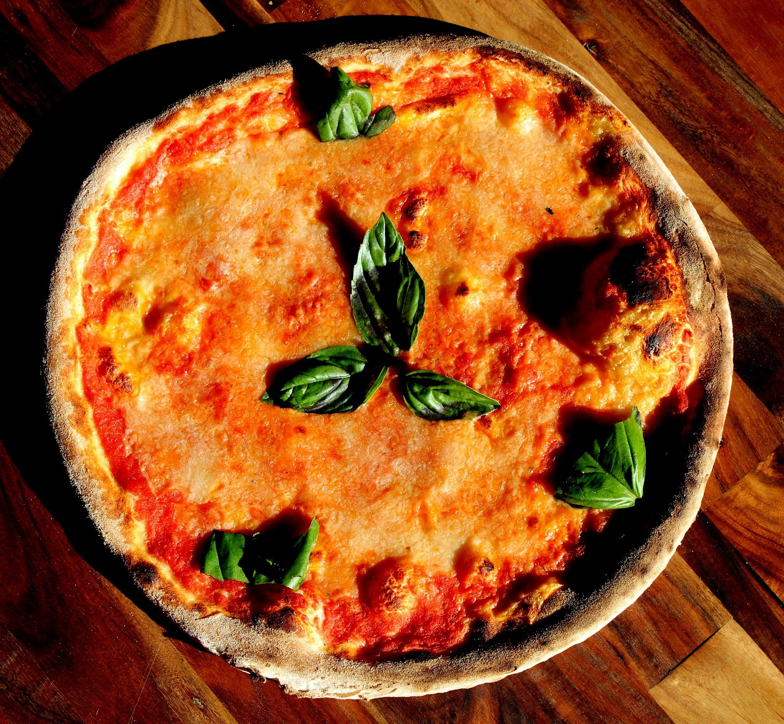 Flying Saucer Vegan Pizza: food & drinks