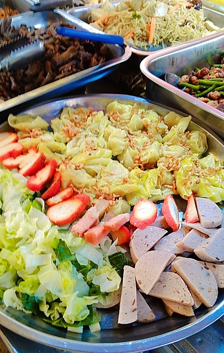 Prapai's Vegetarian Kitchen: food & drinks