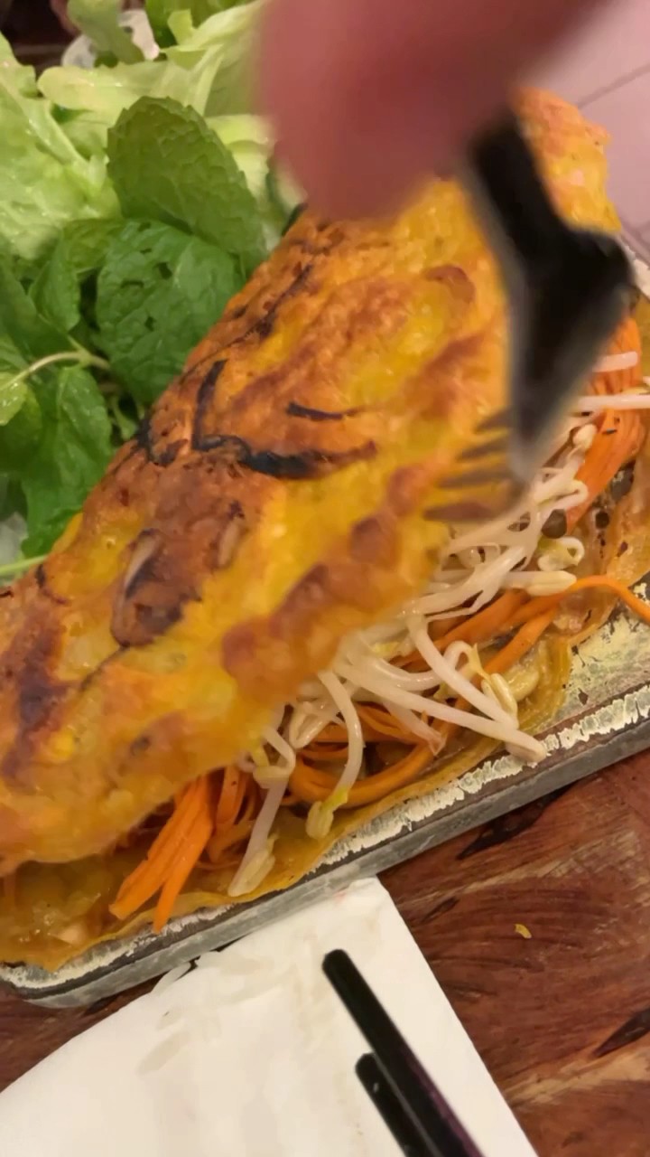 Golden Lotus Vegan Newtown: food & drinks